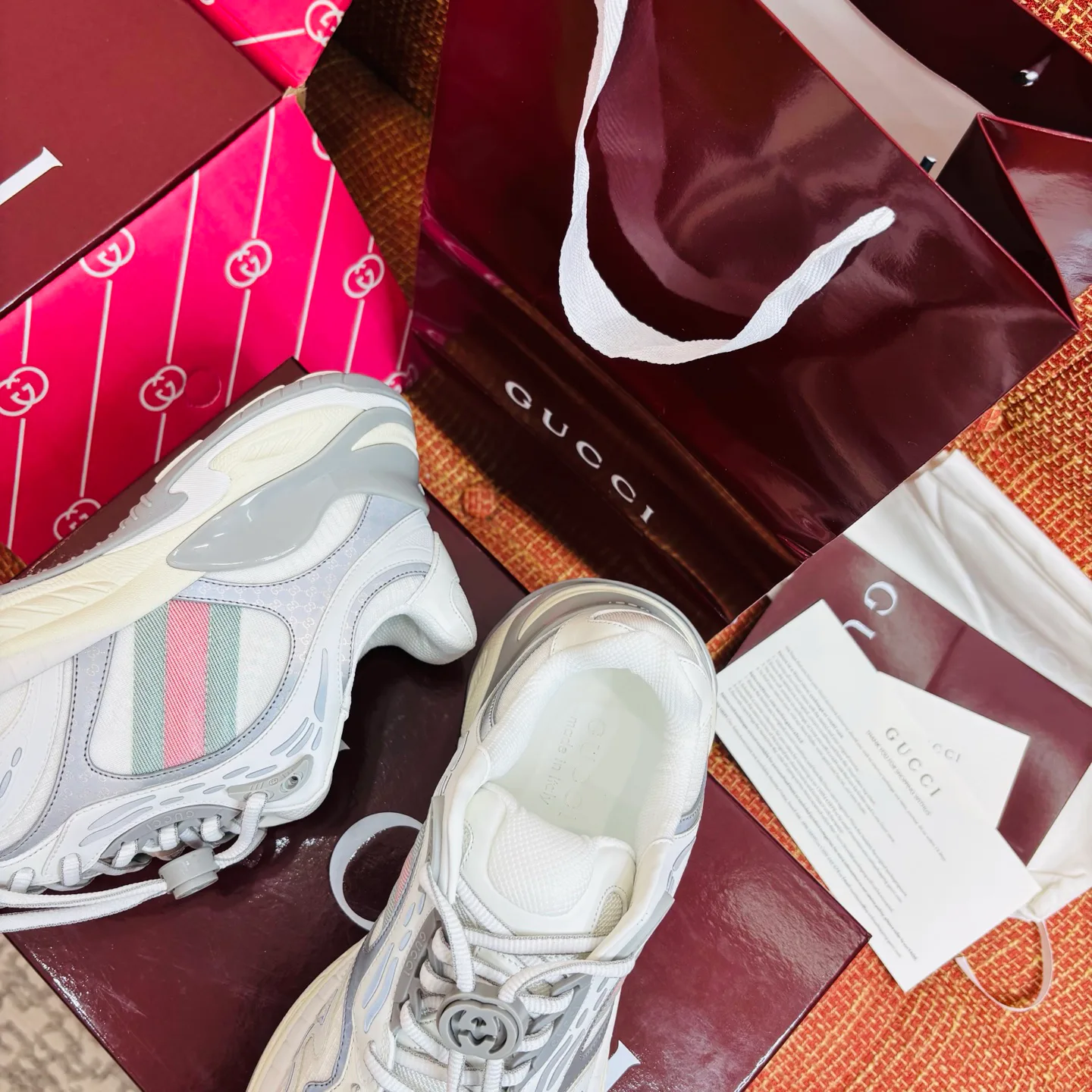 Women's Sneakers GUCCI 18039612