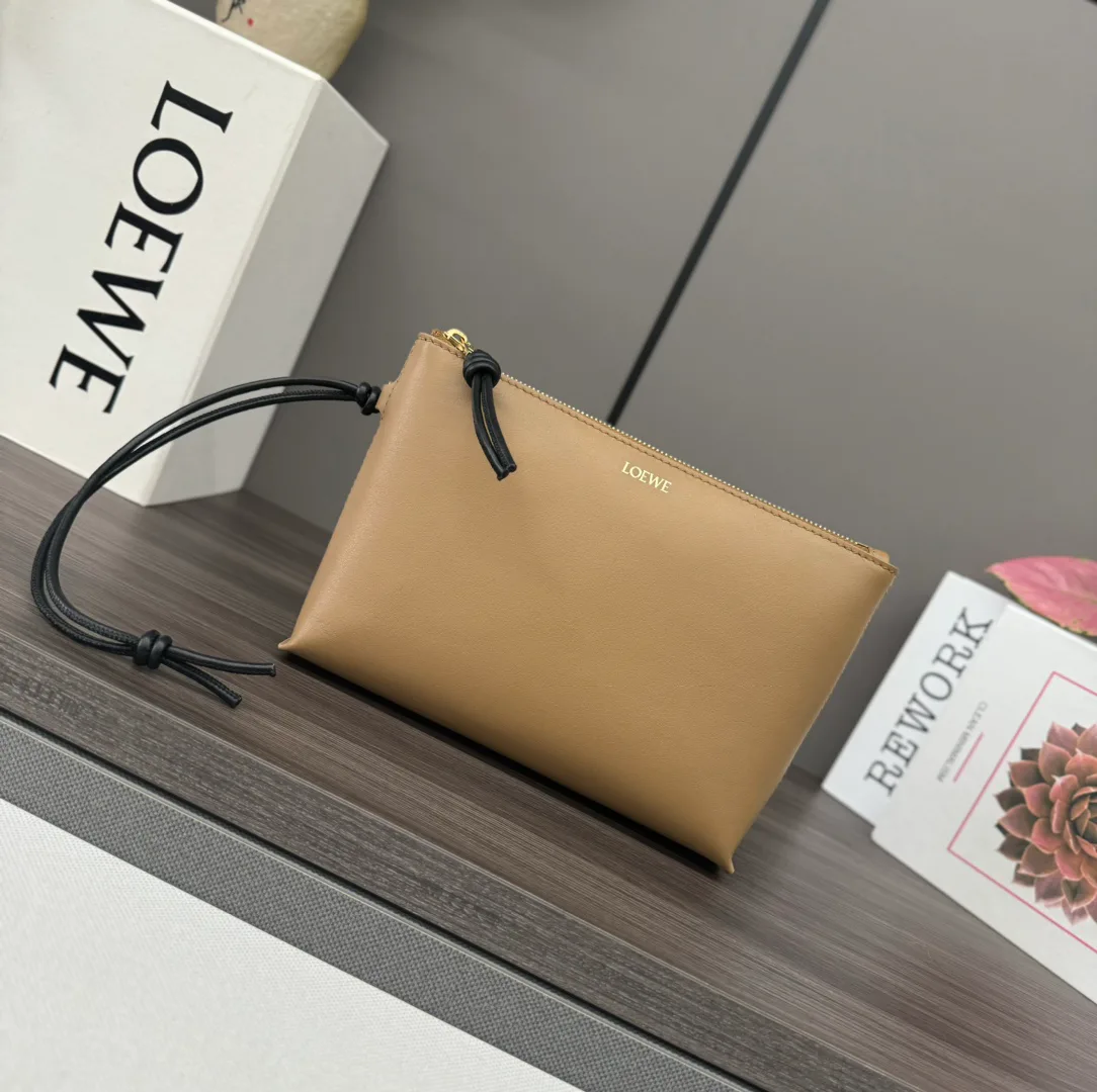 Women's Clutches LOEWE 18116464