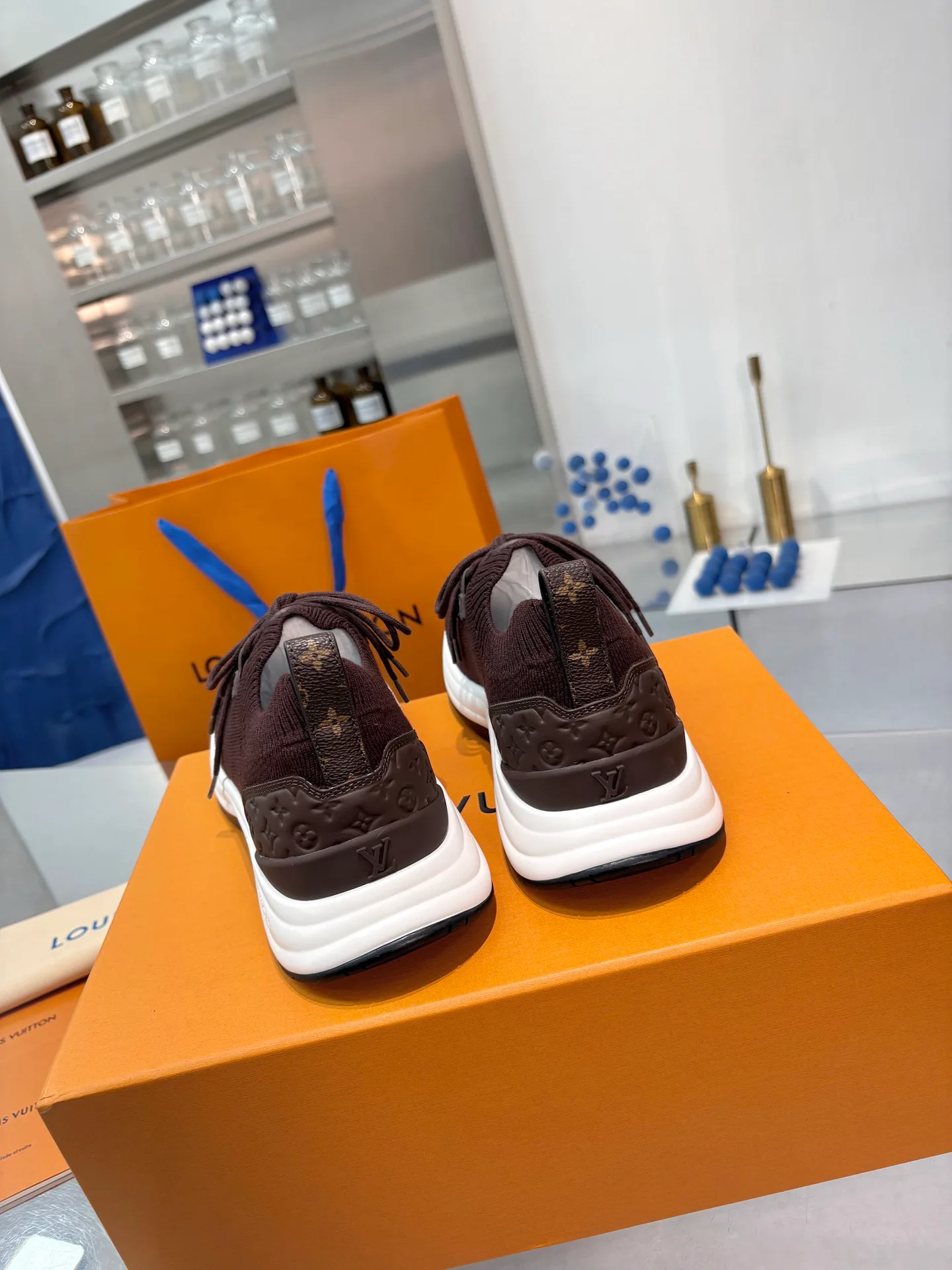 Women's Sneakers LOUIS VUITTON 18055133