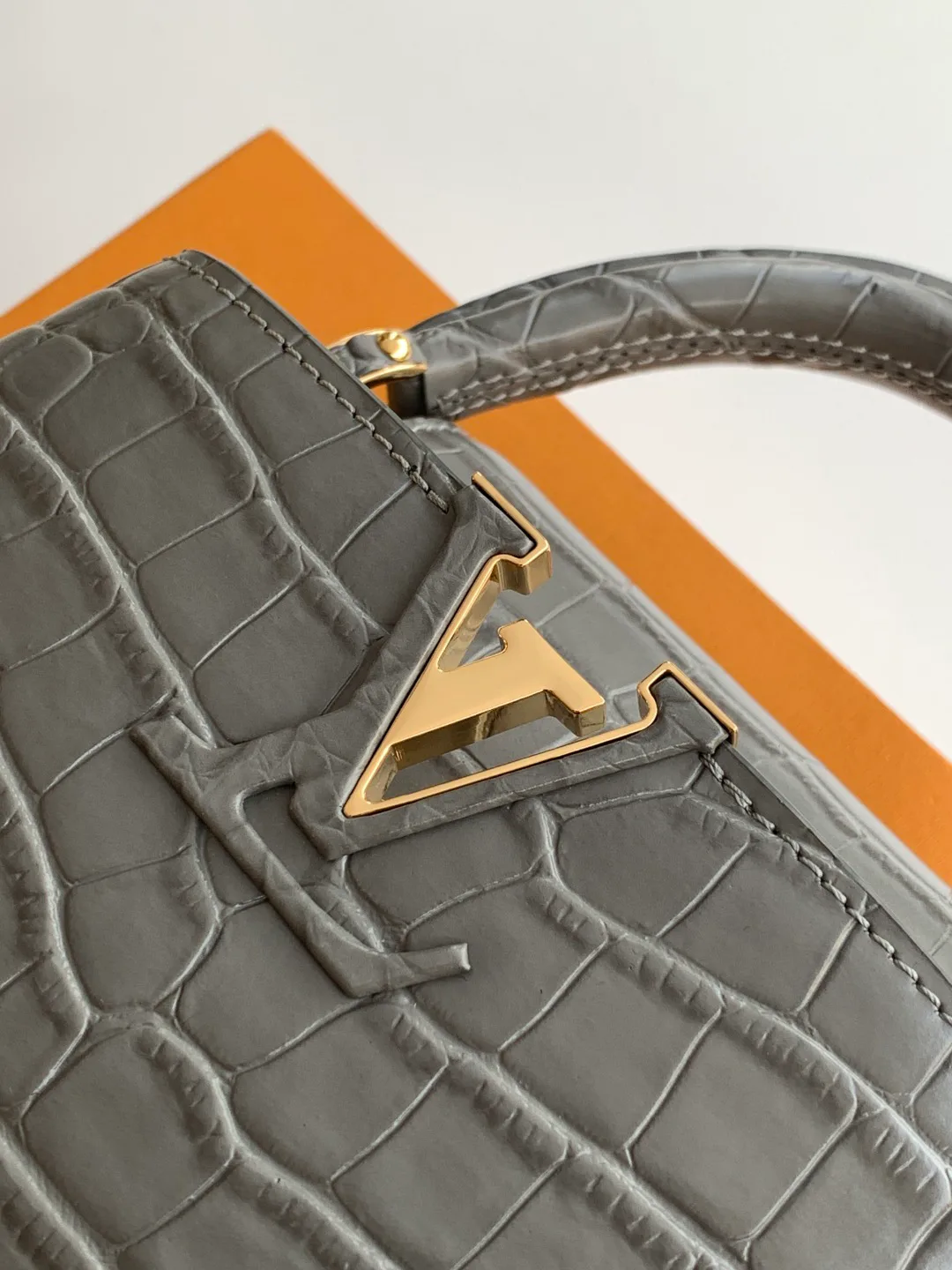 Women's Classic Handbags LOUIS VUITTON 18520943