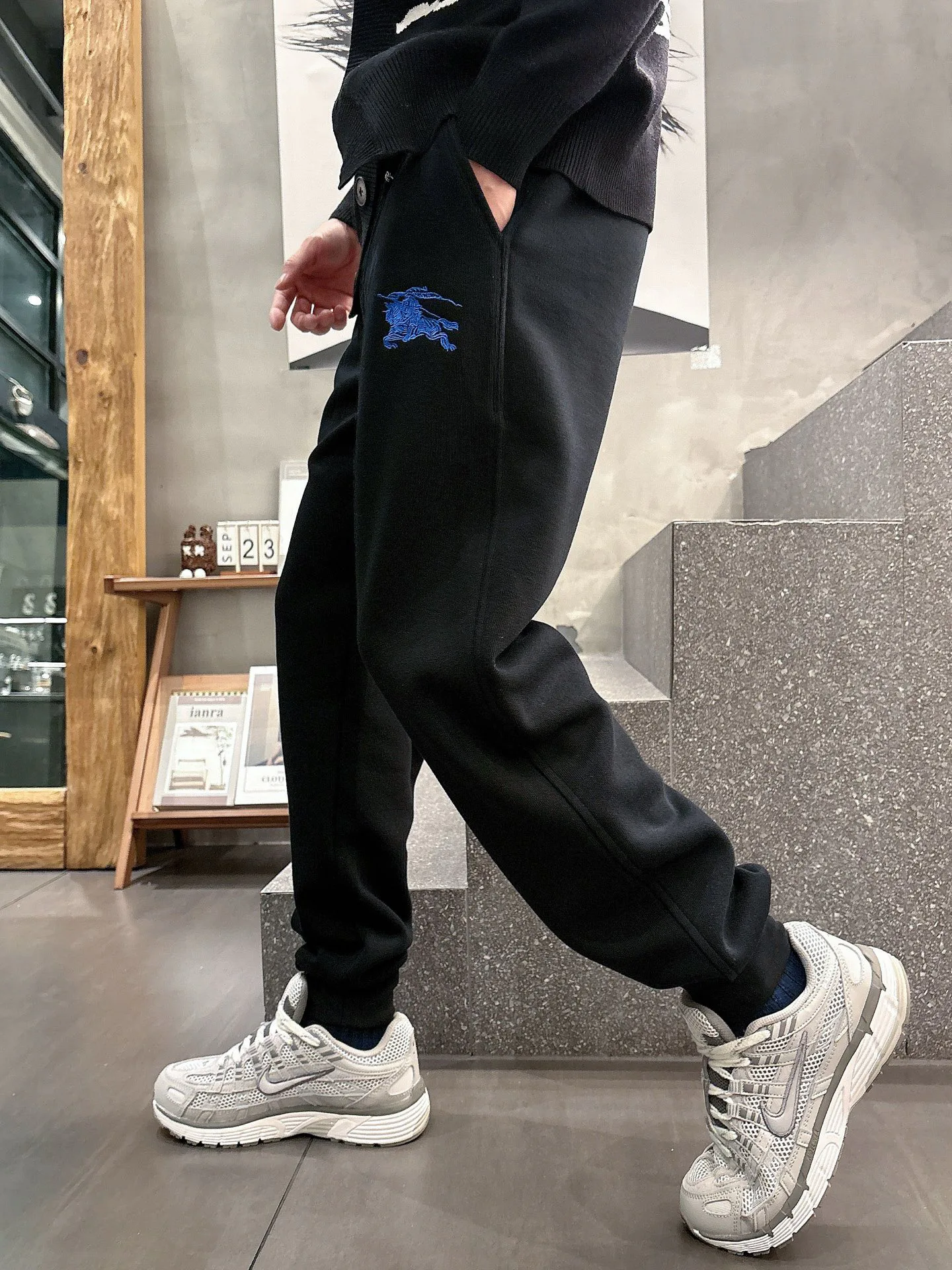 Брюки Мужские Burberry 18596886