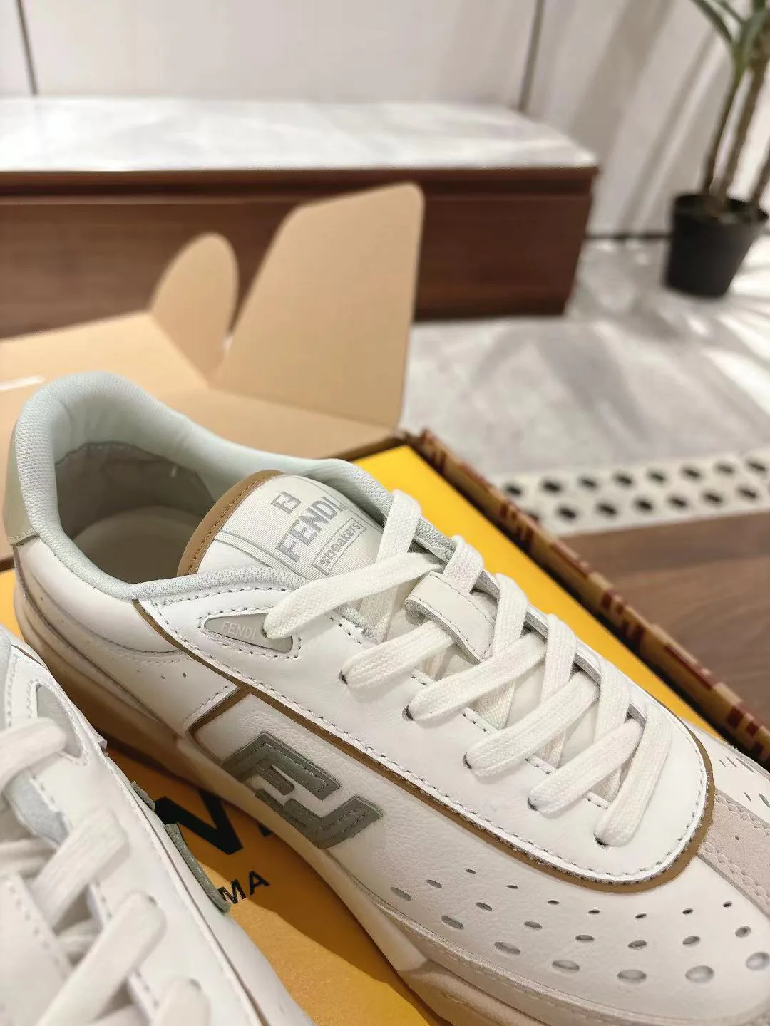 Women's Sneakers FENDI 18219519