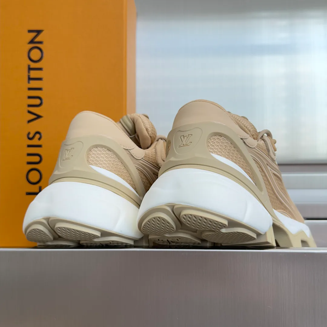 Women's Sneakers LOUIS VUITTON 17950393