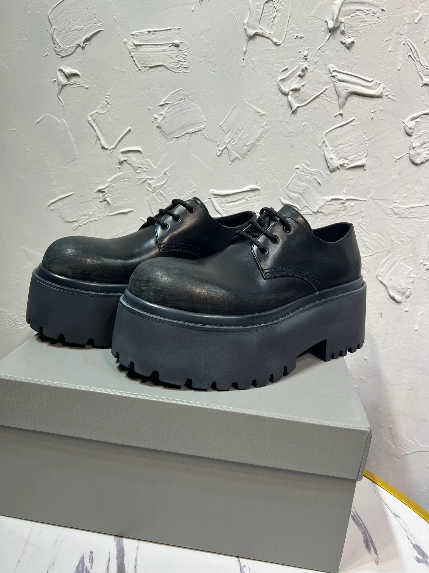 Men's Loafers And Dress Shoes BALENCIAGA 18225208