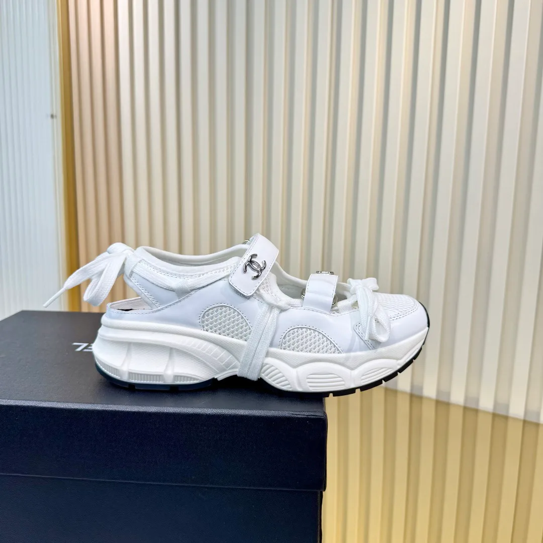 Women's Sneakers CHANEL 18366970