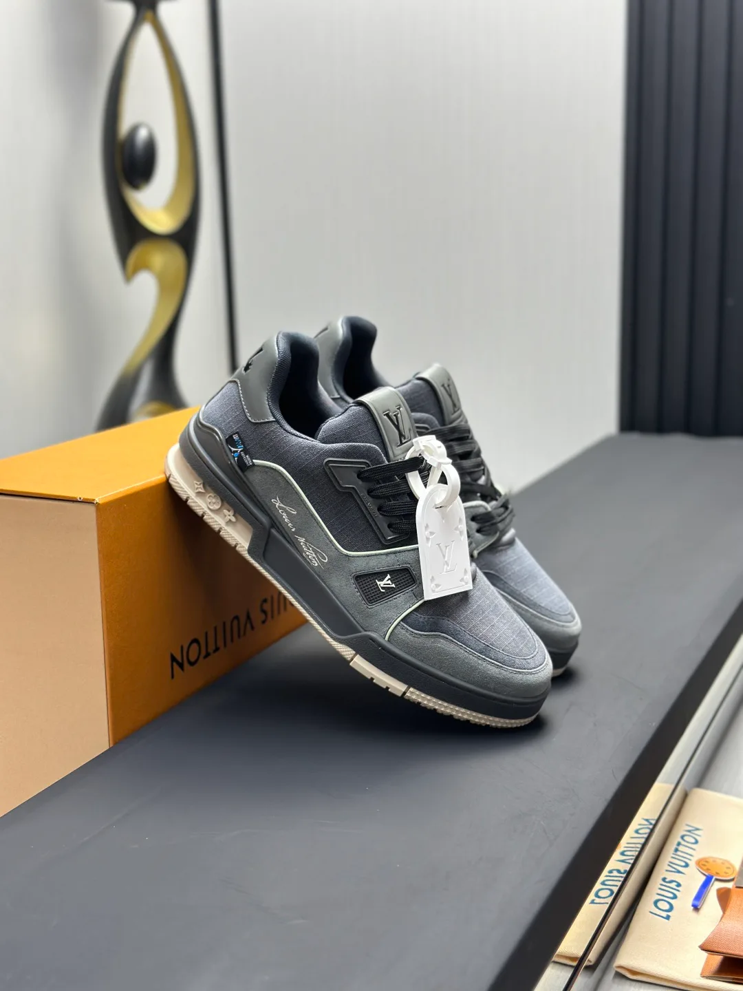 Women's Sneakers LOUIS VUITTON 18011602