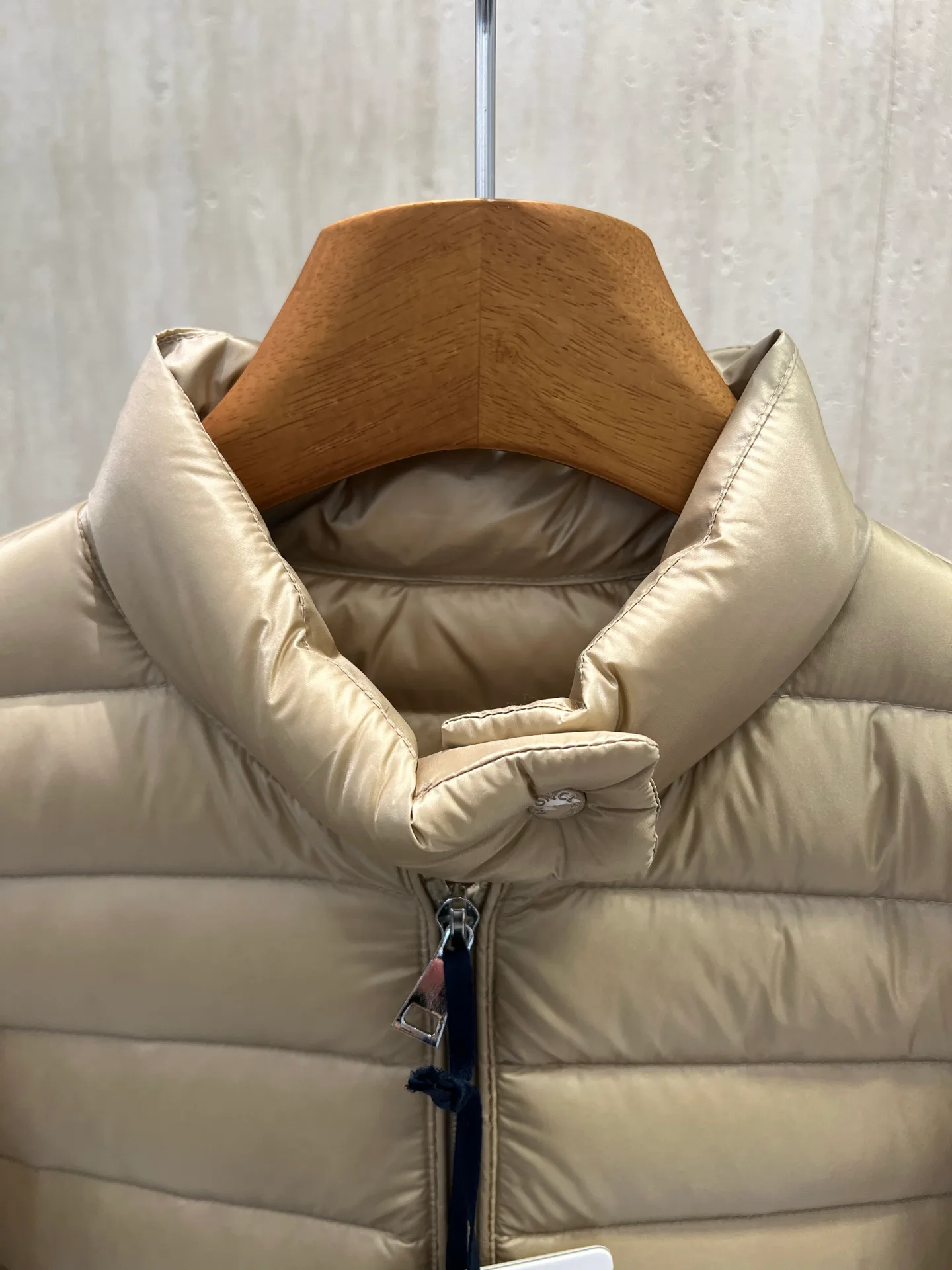 Women's Jackets And Down Jackets MONCLER 18212691