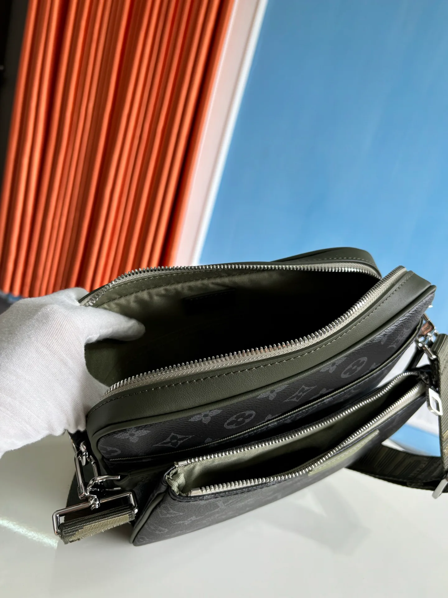 Women's Shoulder Bags LOUIS VUITTON 17522371