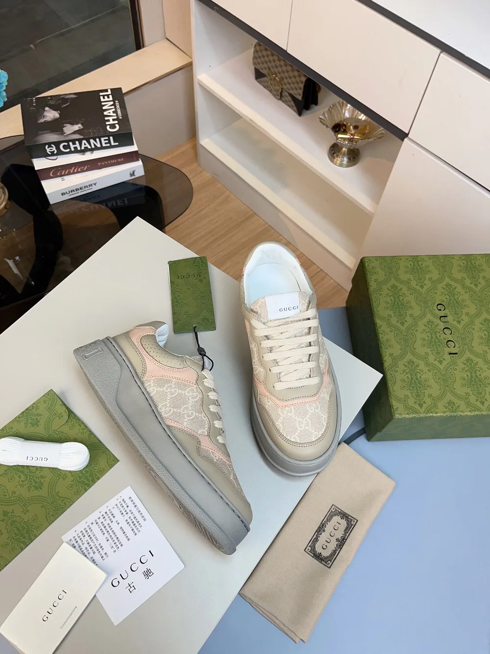 Women's Sneakers GUCCI 18369634