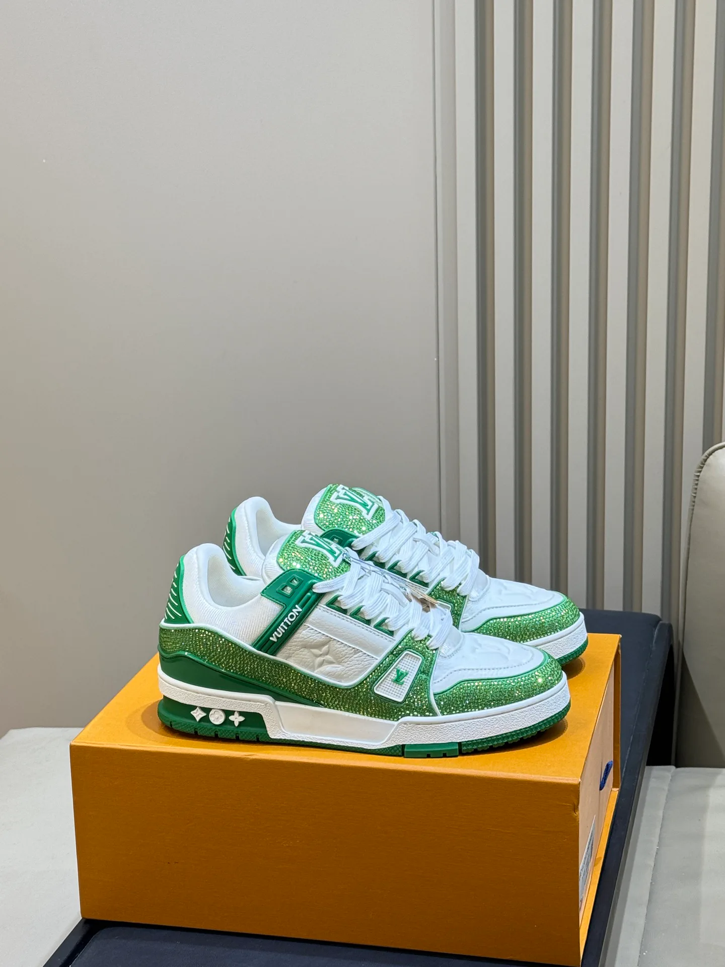 Women's Sneakers LOUIS VUITTON 18073569
