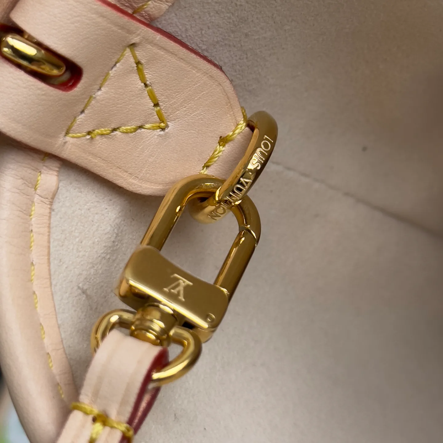 Women's Classic Handbags LOUIS VUITTON 18376455