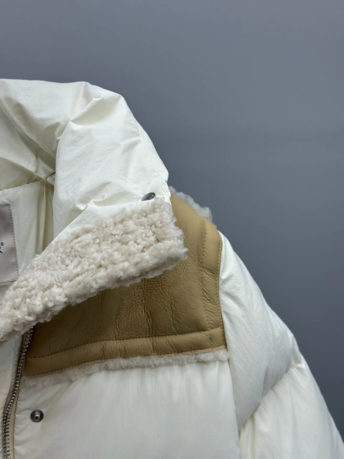 Women's Jackets And Down Jackets MONCLER 18106446