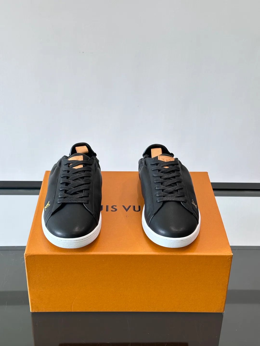 Men's Sneakers LOUIS VUITTON 18263692