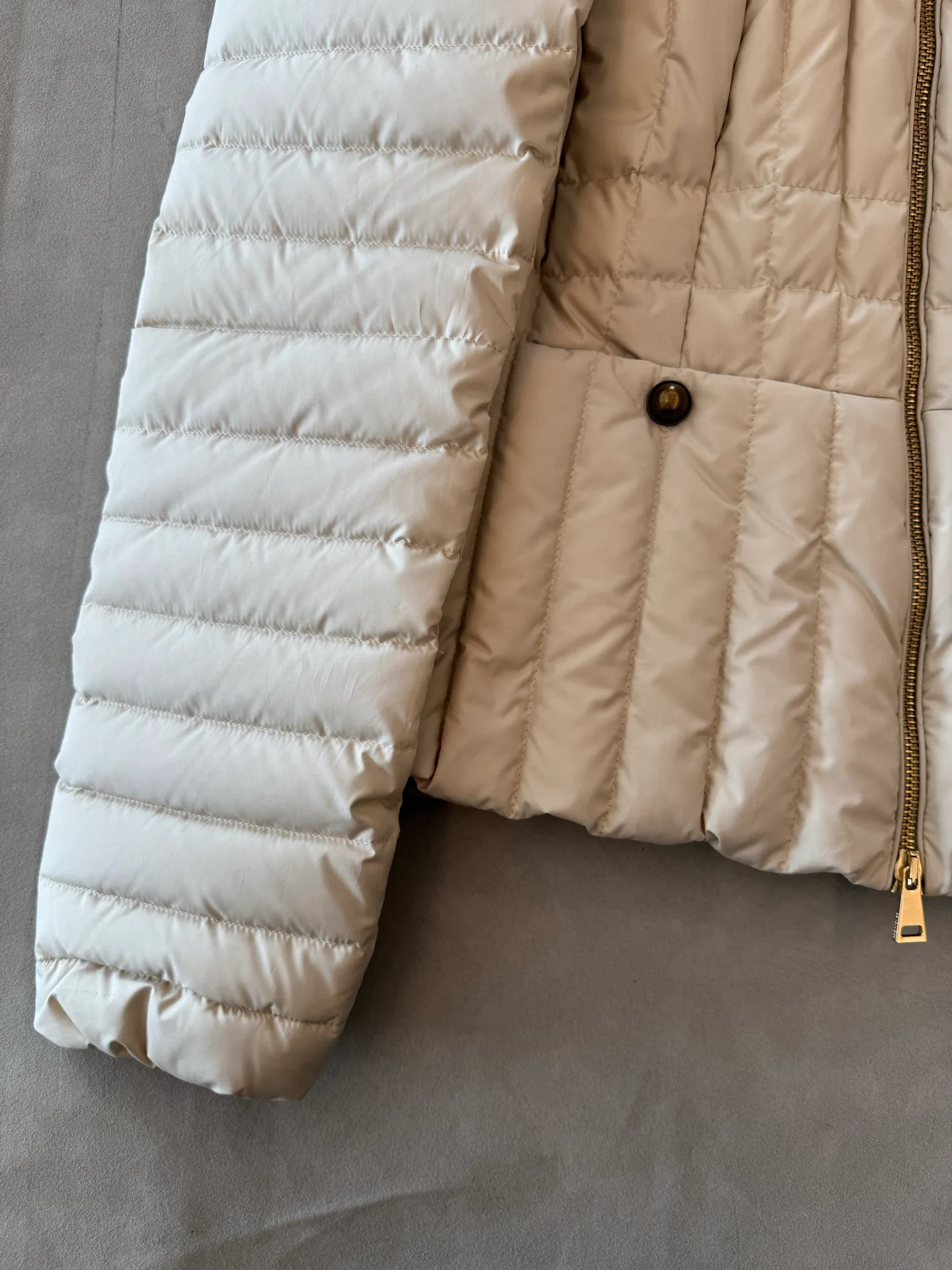 Women's Jackets And Down Jackets MONCLER 18491949