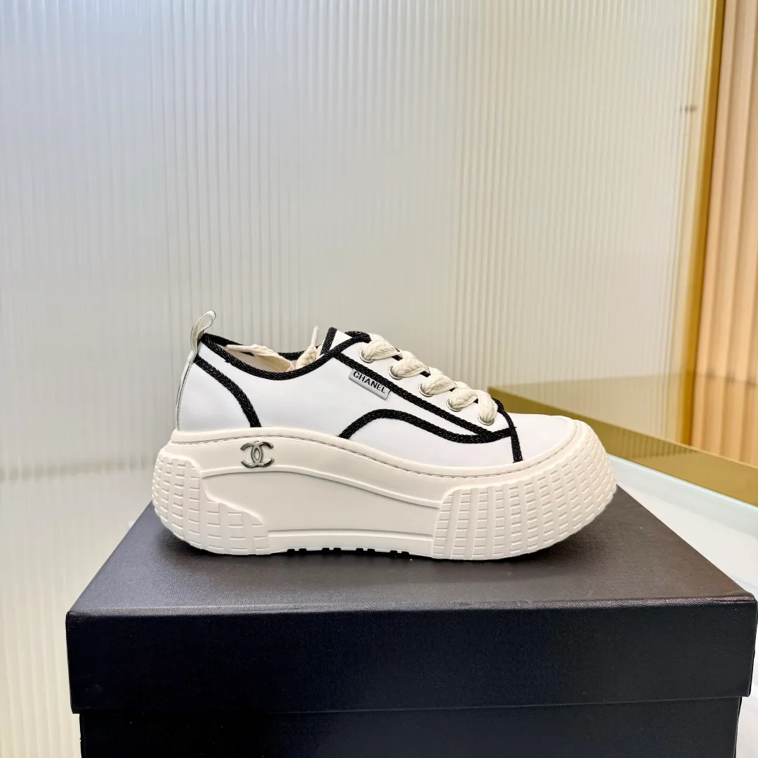 Women's Sneakers CHANEL 18366991