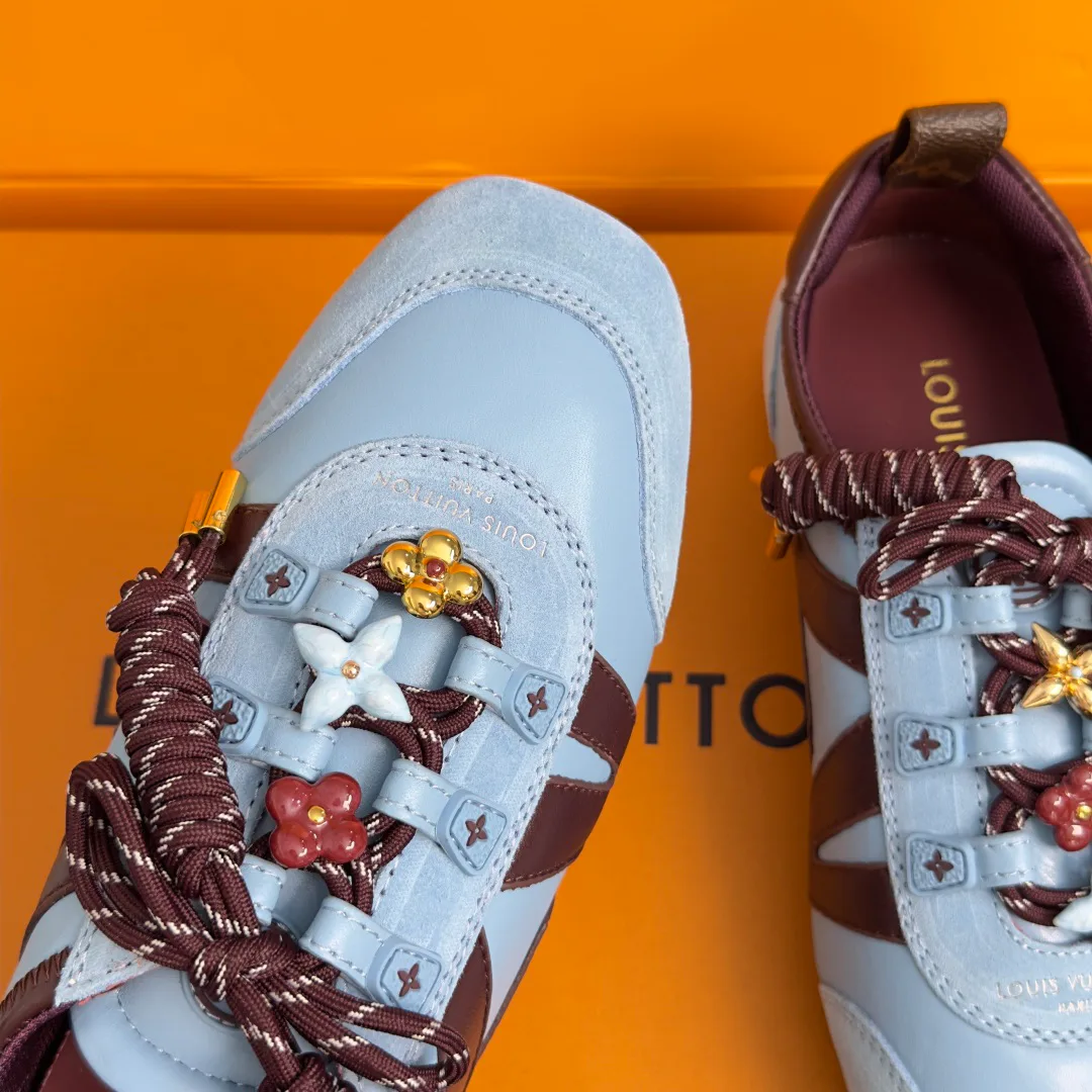 Women's Sneakers LOUIS VUITTON 17950638
