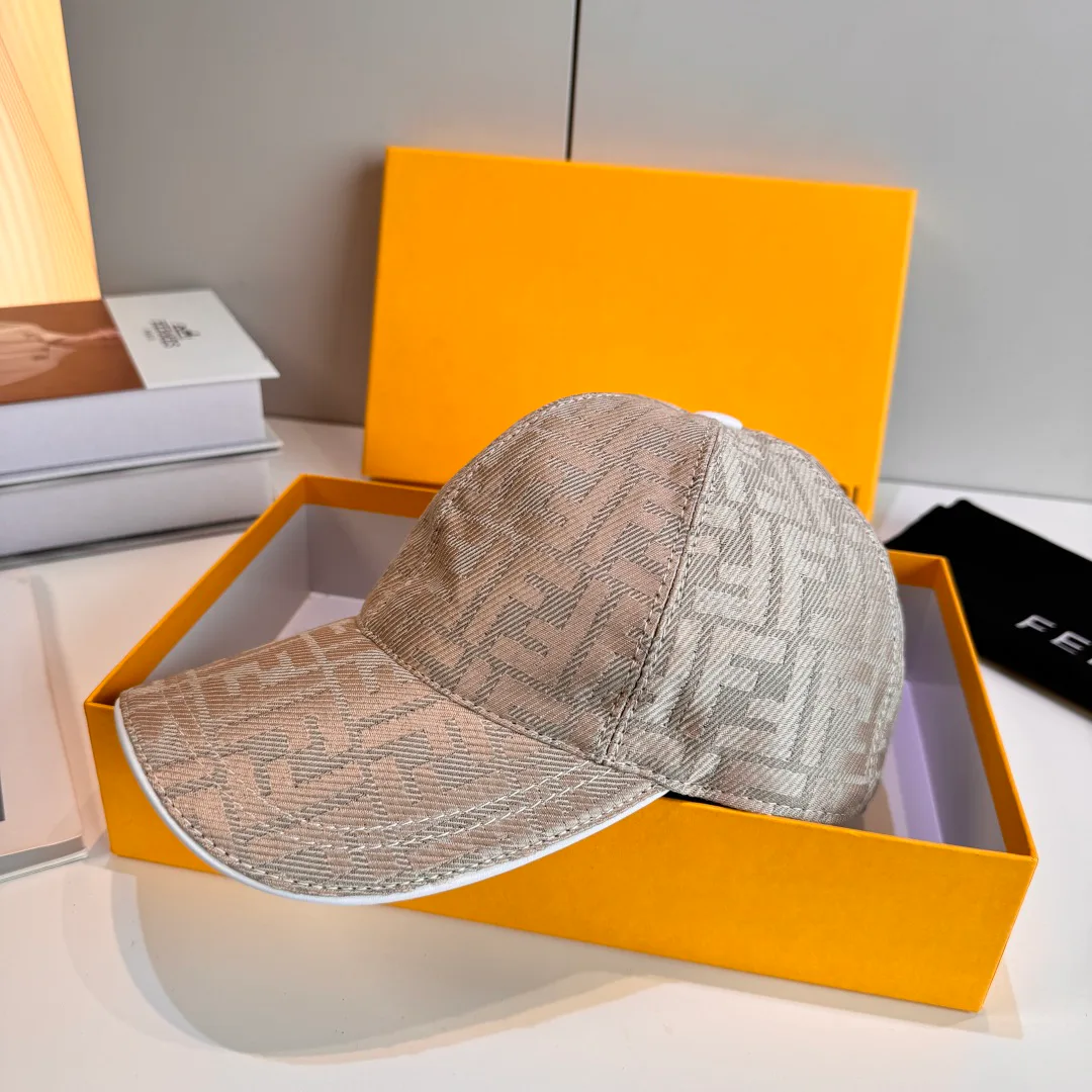 Hats FENDI 18347031