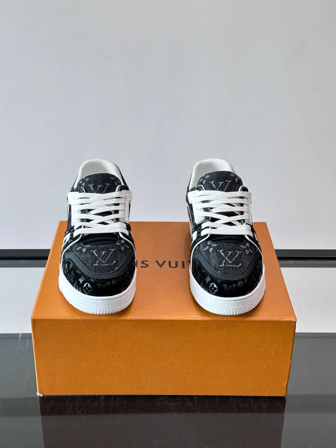 Men's Sneakers LOUIS VUITTON 17466869