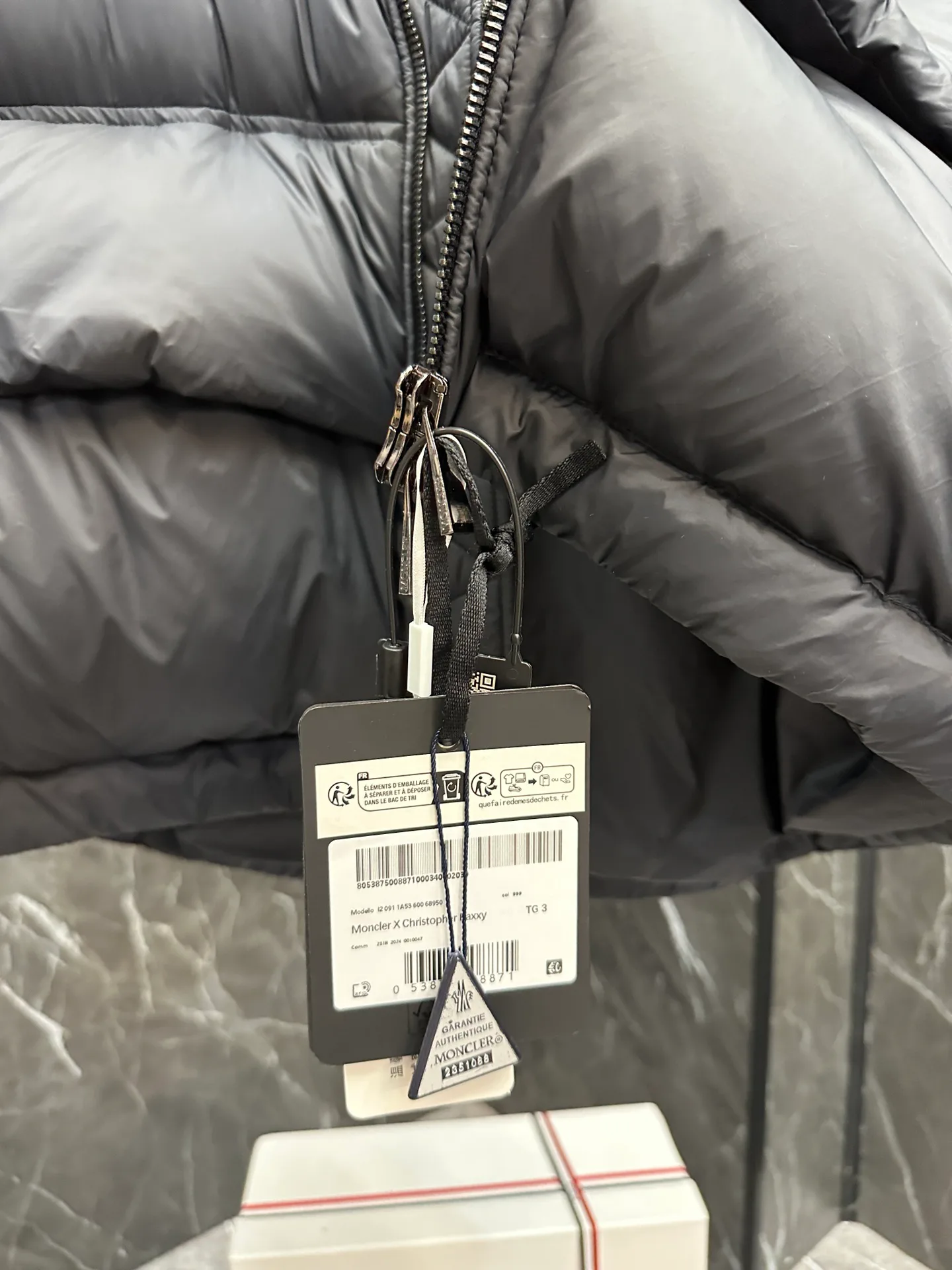 Women's Jackets And Down Jackets MONCLER 18130168