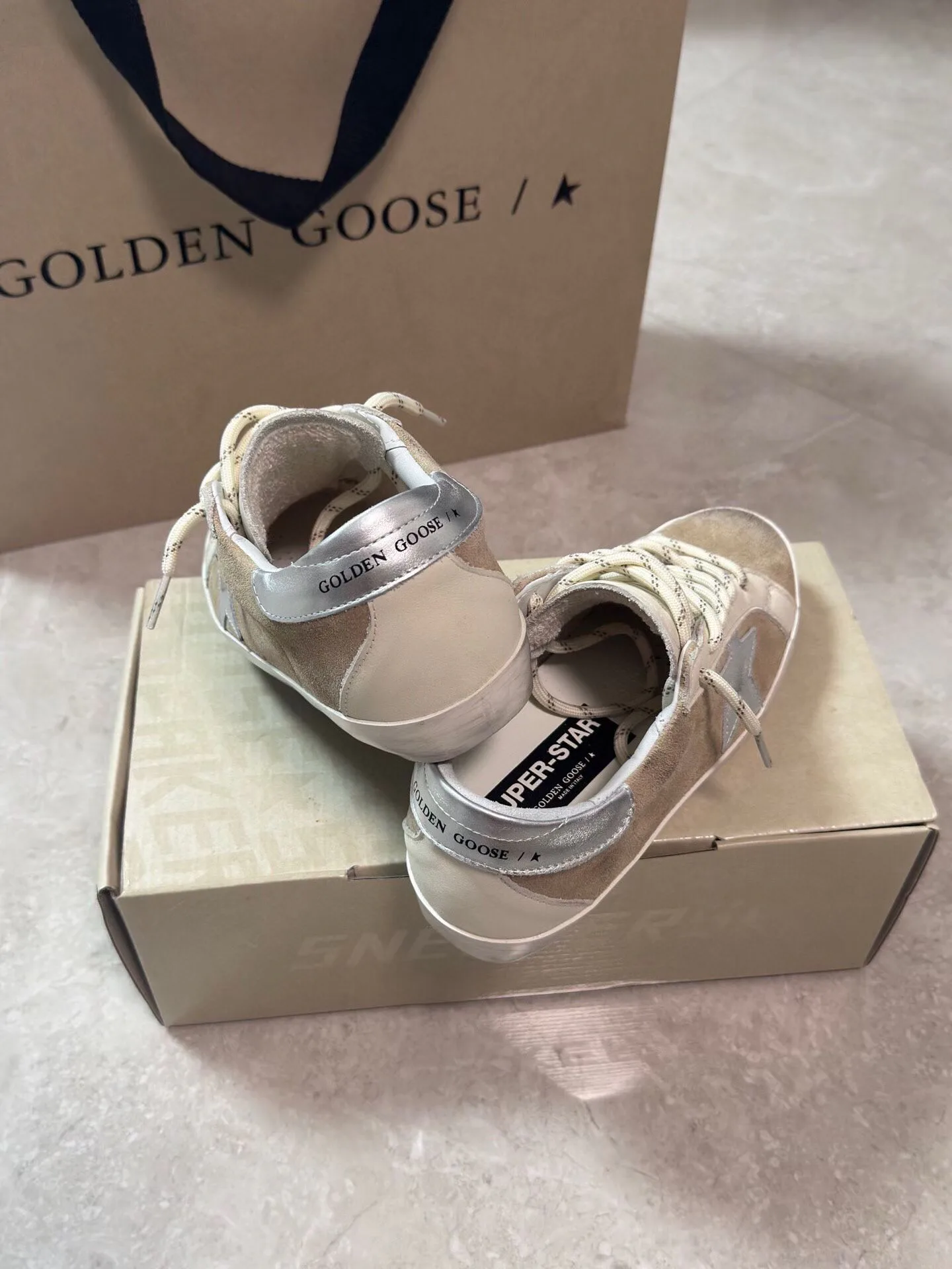 Women's Sneakers GOLDEN GOOSE 18265607