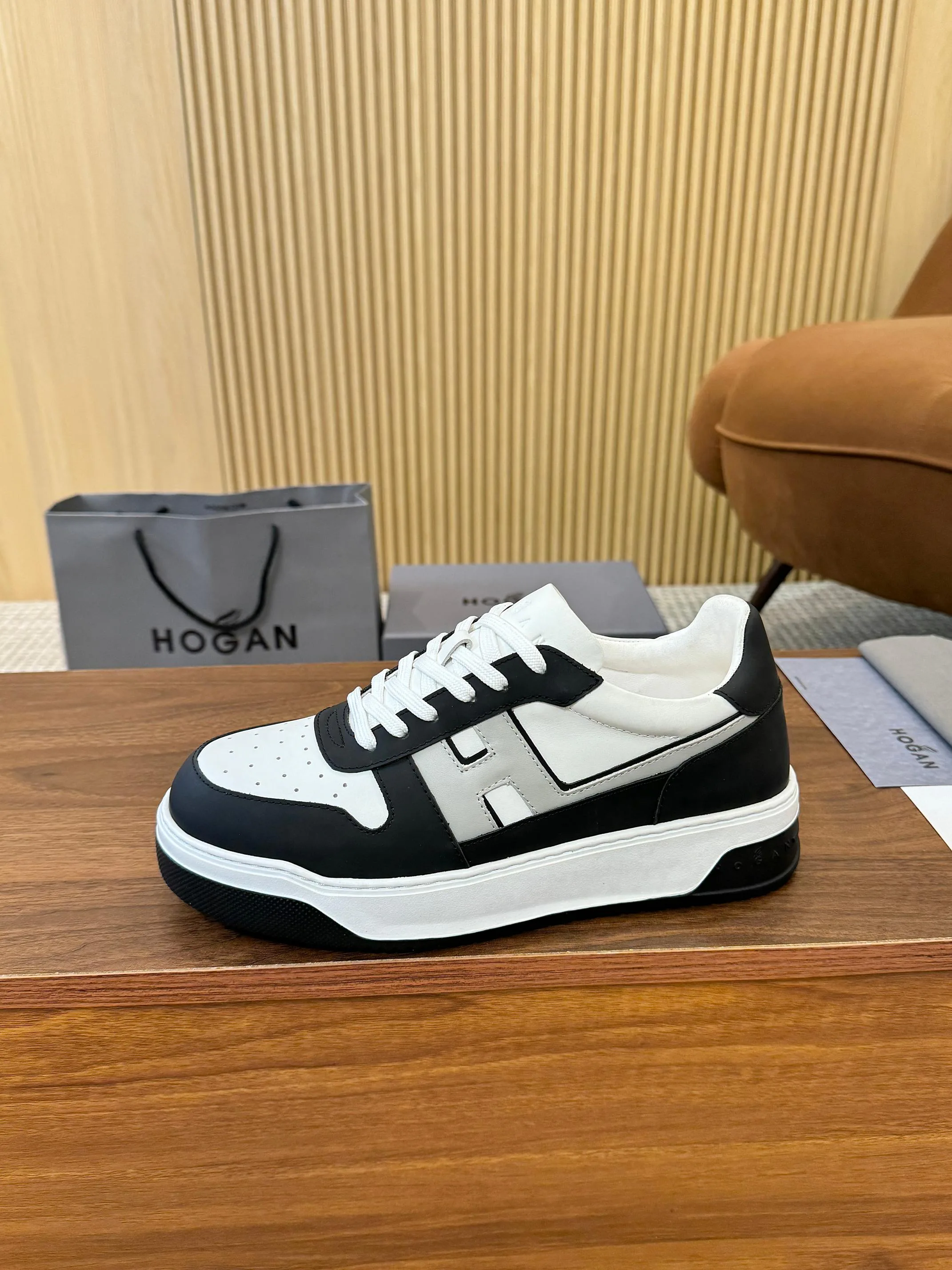 Women's Sneakers HOGAN 17827627