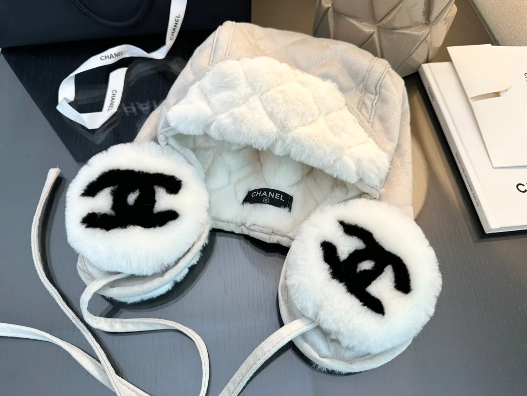 Hats CHANEL 18347637