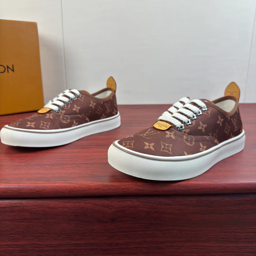 Men's Sneakers LOUIS VUITTON 18100538