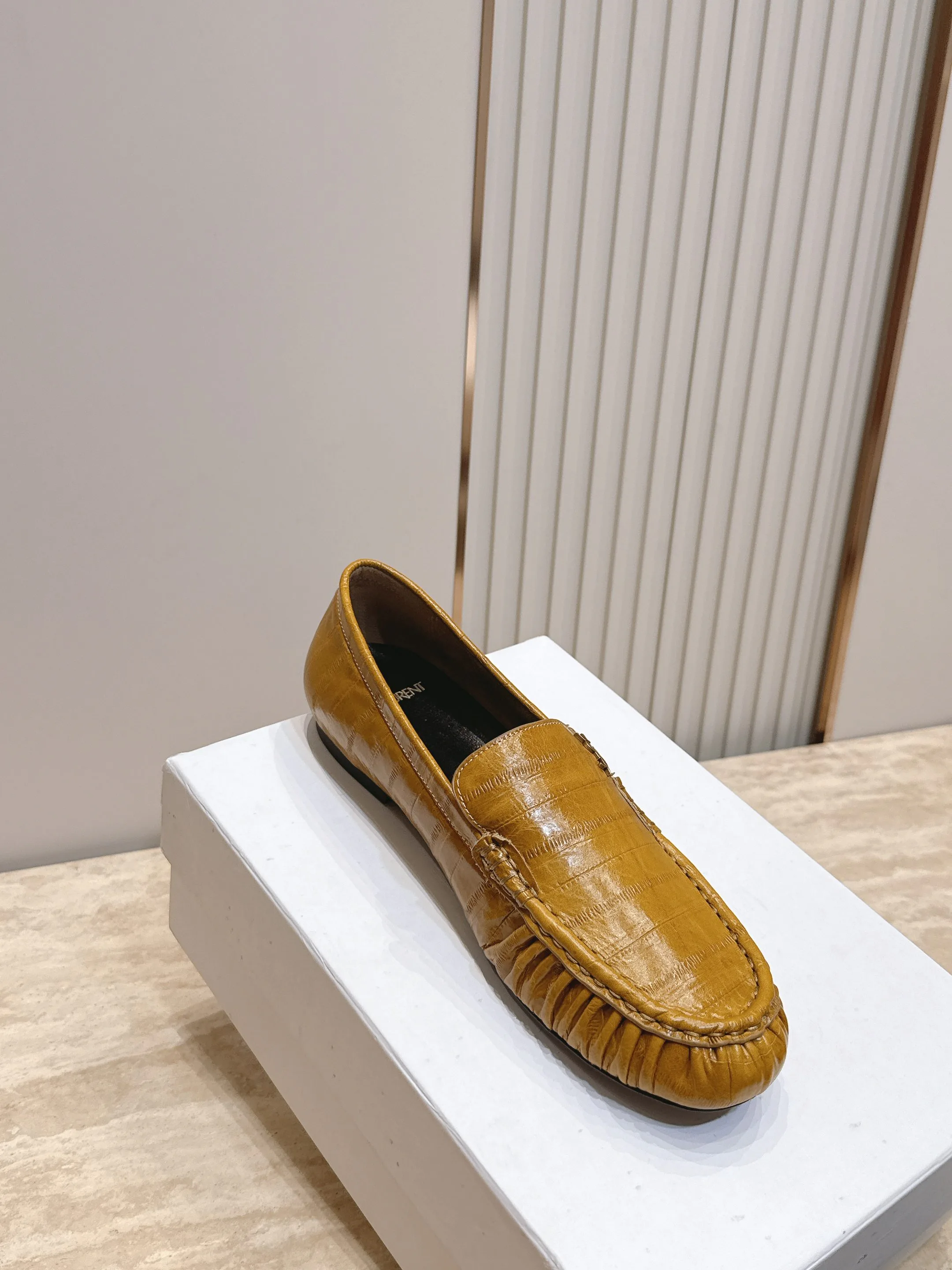 Women's Loafers And Moccasins SAINT LAURENT 17701328