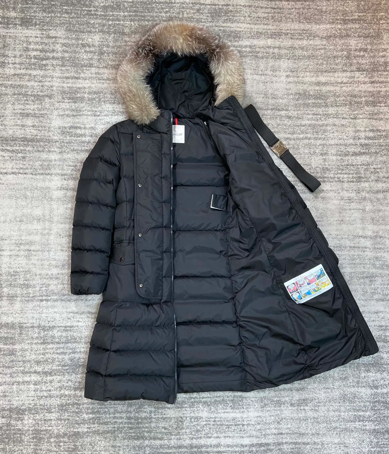 Women's Jackets And Down Jackets MONCLER 18205317
