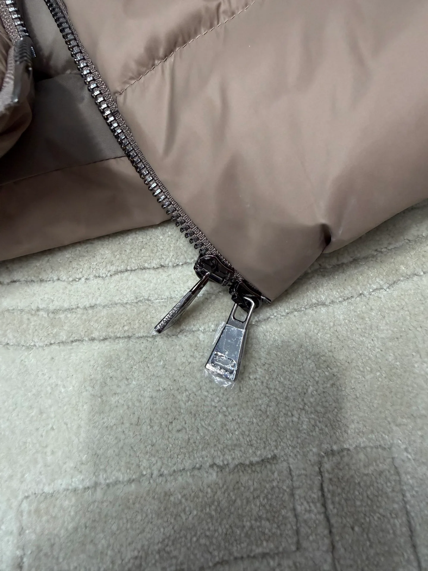 Women's Jackets And Down Jackets MONCLER 17829899