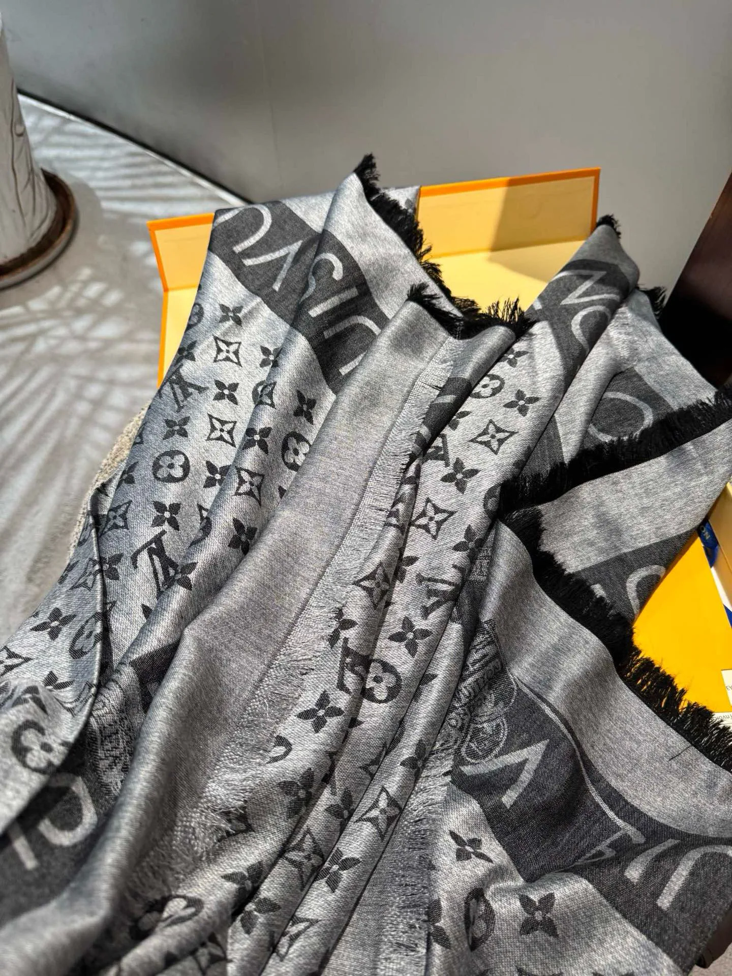 Scarves LOUIS VUITTON 17837996