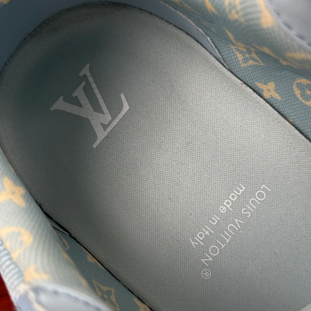 Кроссовки Женские Louis Vuitton 18580853
