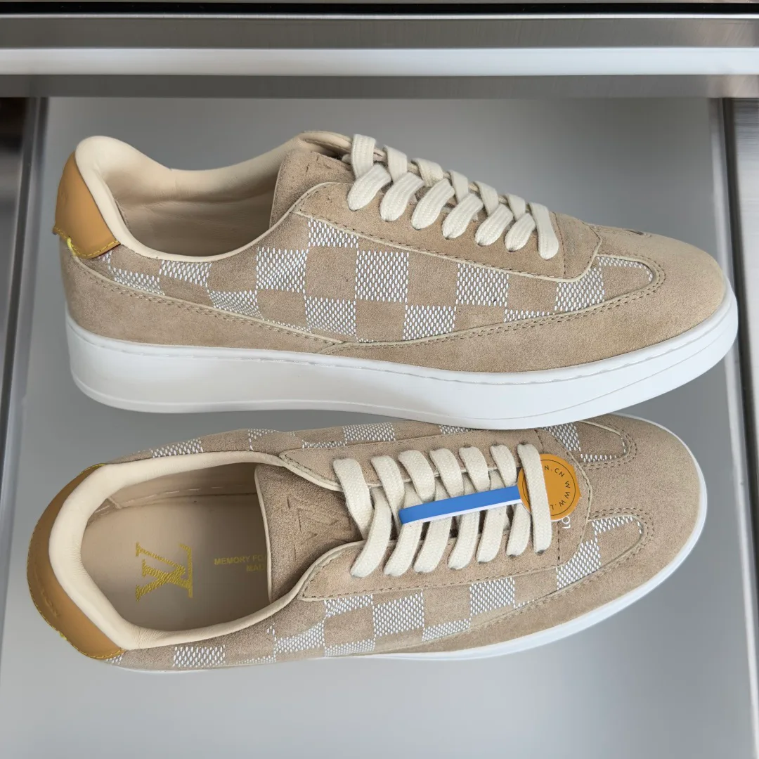 Women's Sneakers LOUIS VUITTON 17950377