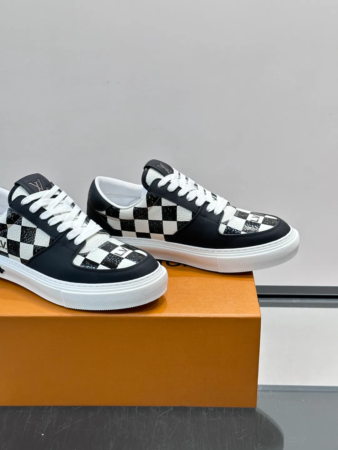 Men's Sneakers LOUIS VUITTON 17811176