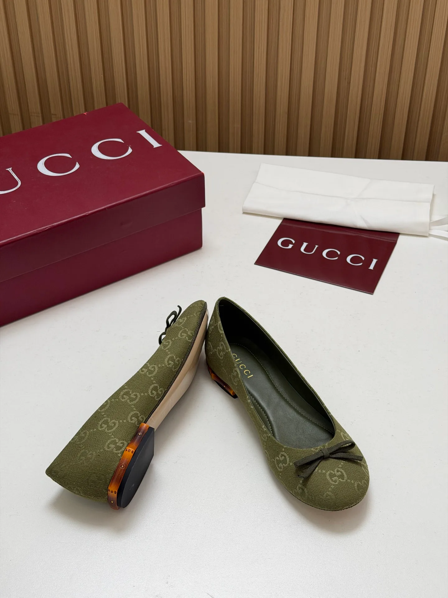 Women's Ballet Flats GUCCI 18396254
