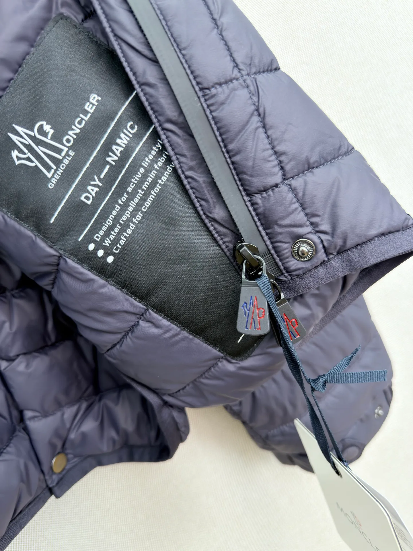 Women's Jackets And Down Jackets MONCLER 17919452