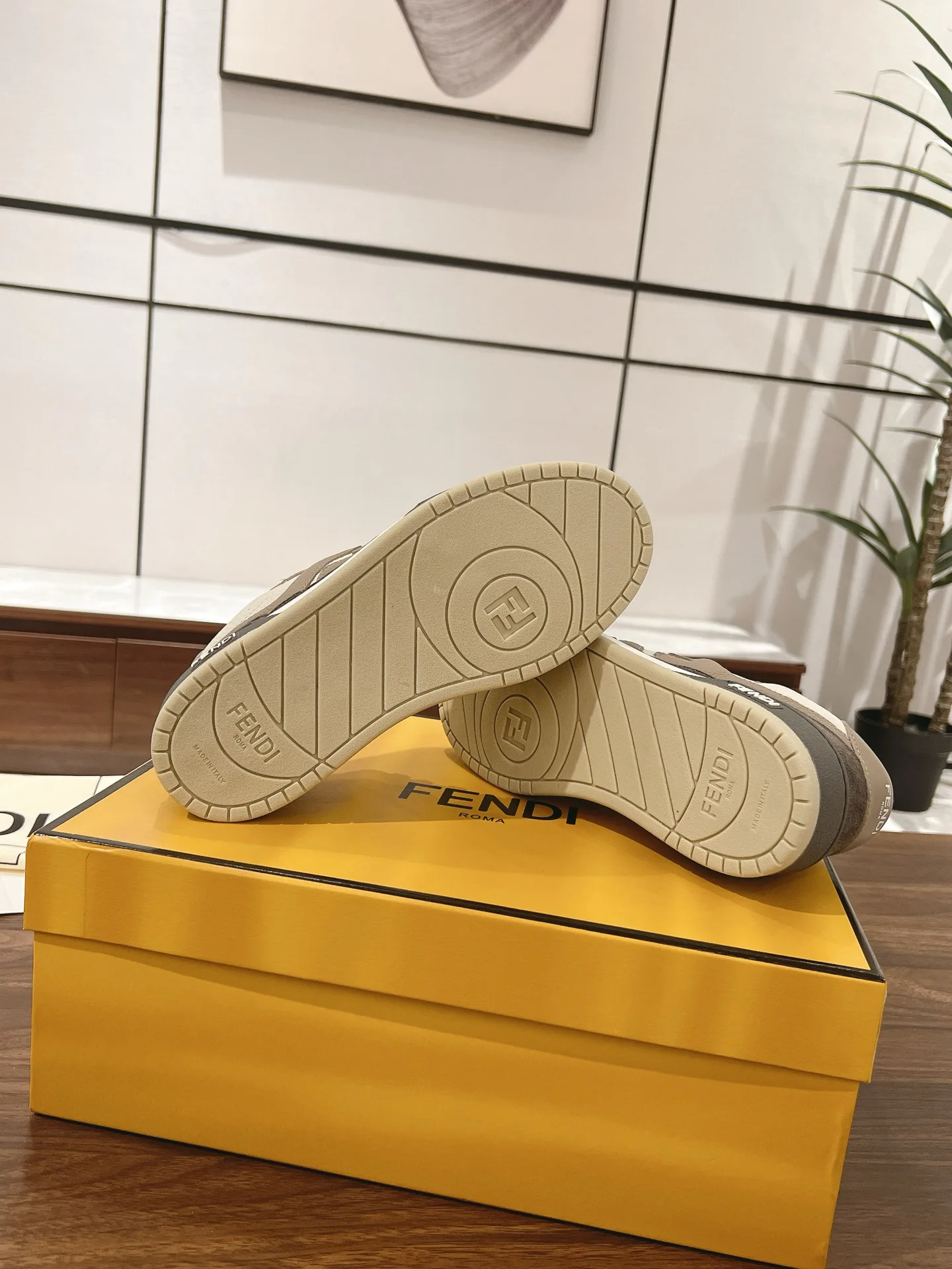 Women's Sneakers FENDI 18219595