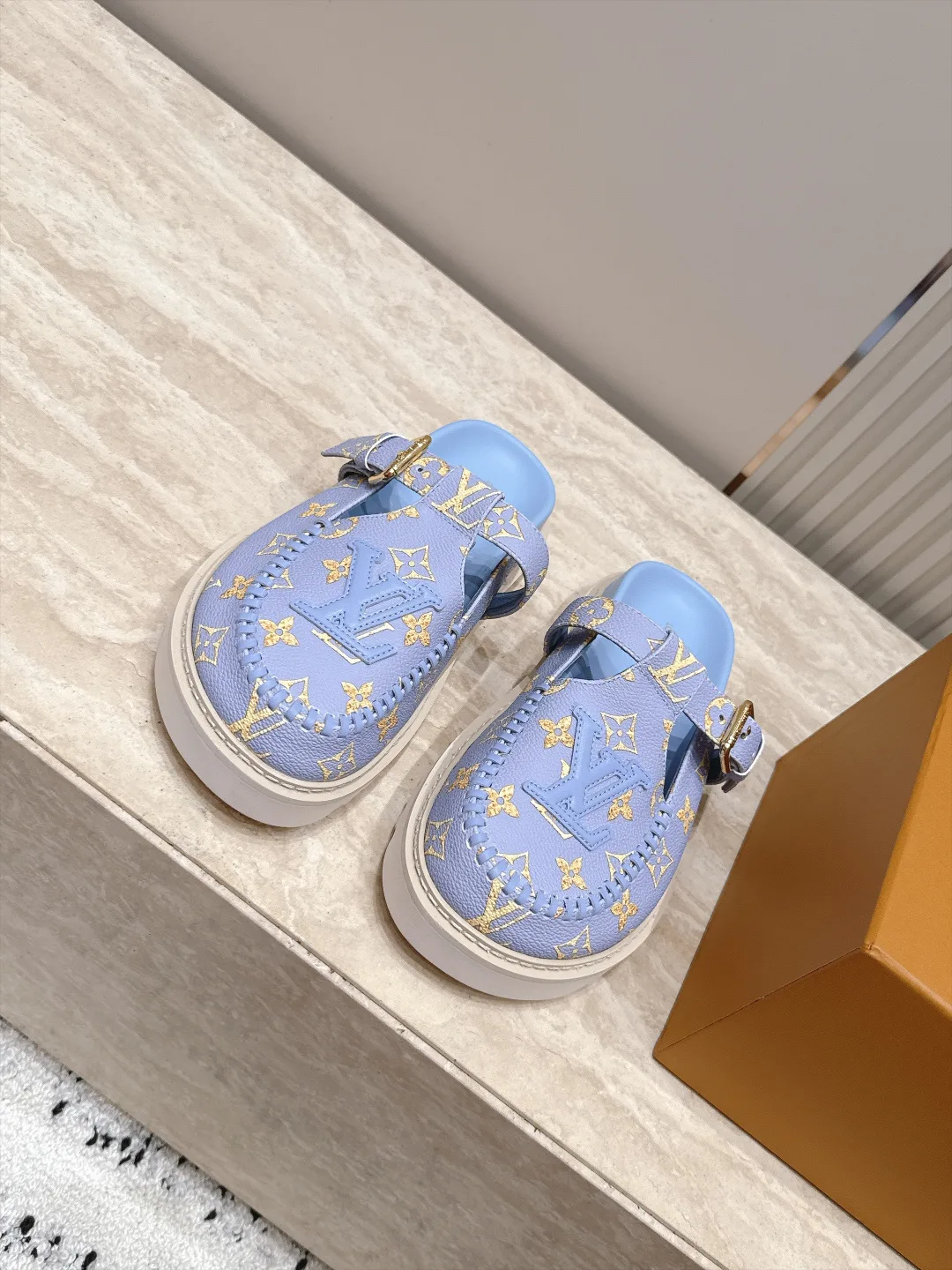 Women's Mules And Clogs LOUIS VUITTON 18187132