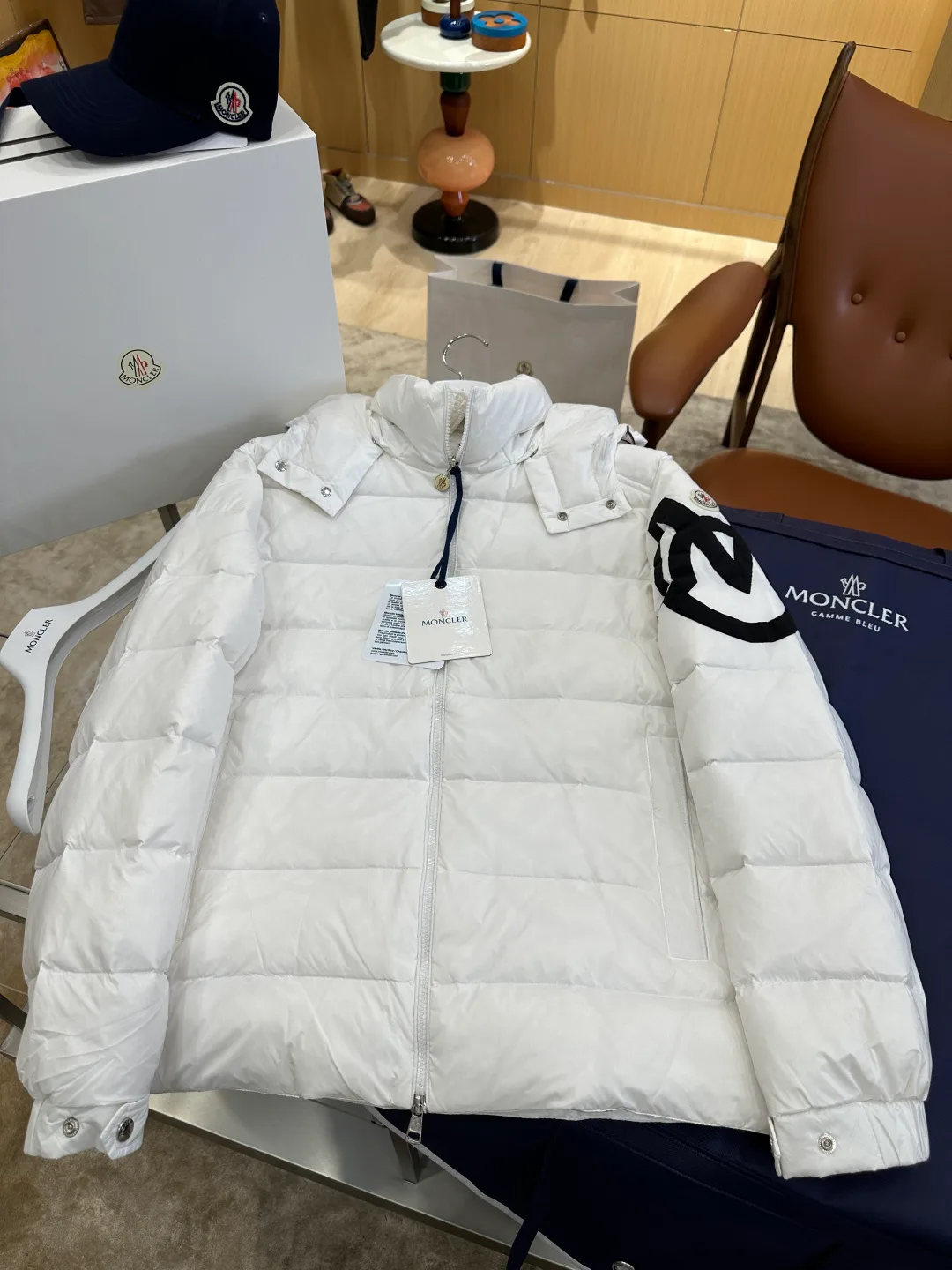 Men's Jackets And Down Jackets MONCLER 18260915