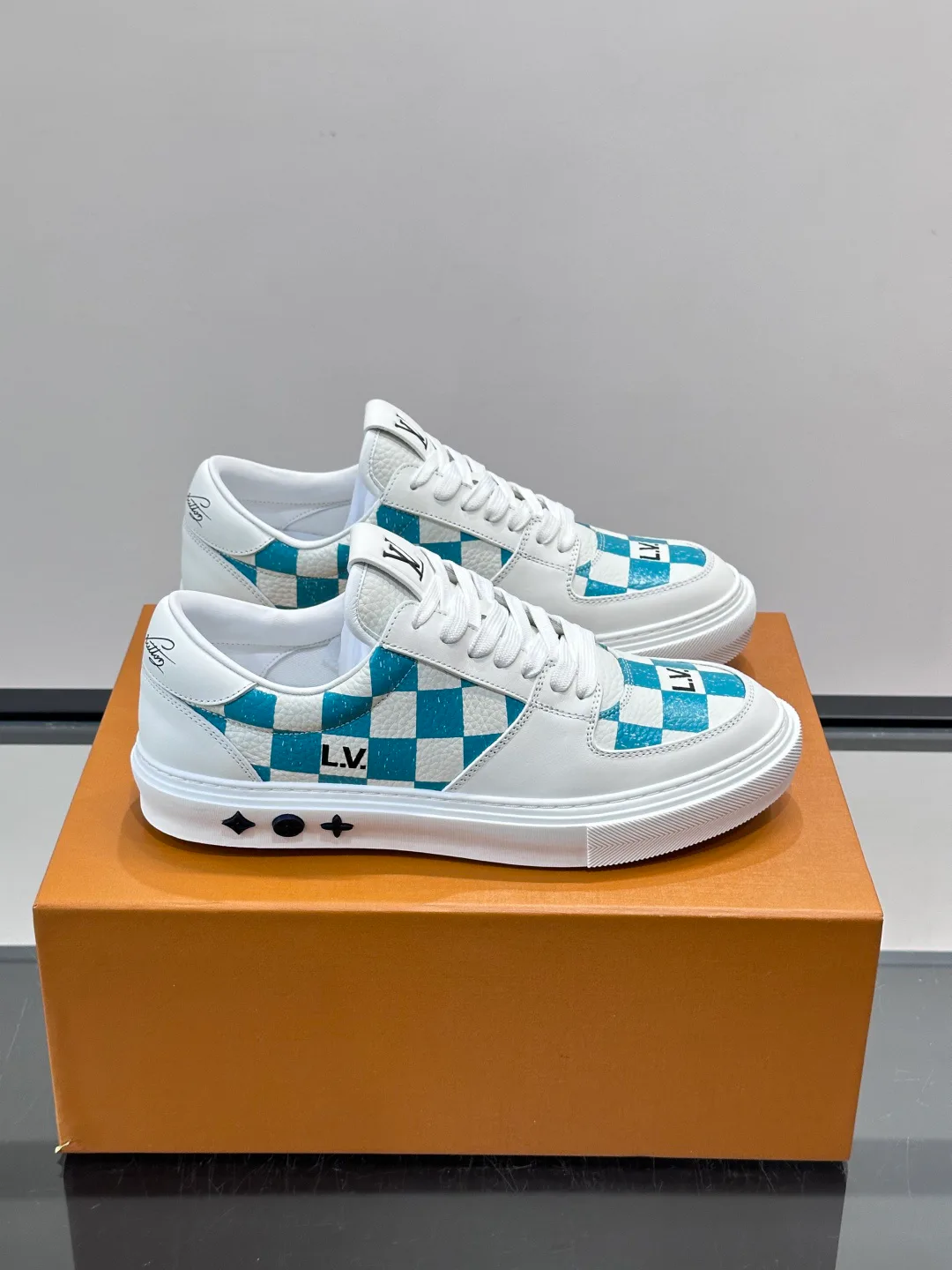Men's Sneakers LOUIS VUITTON 17817672
