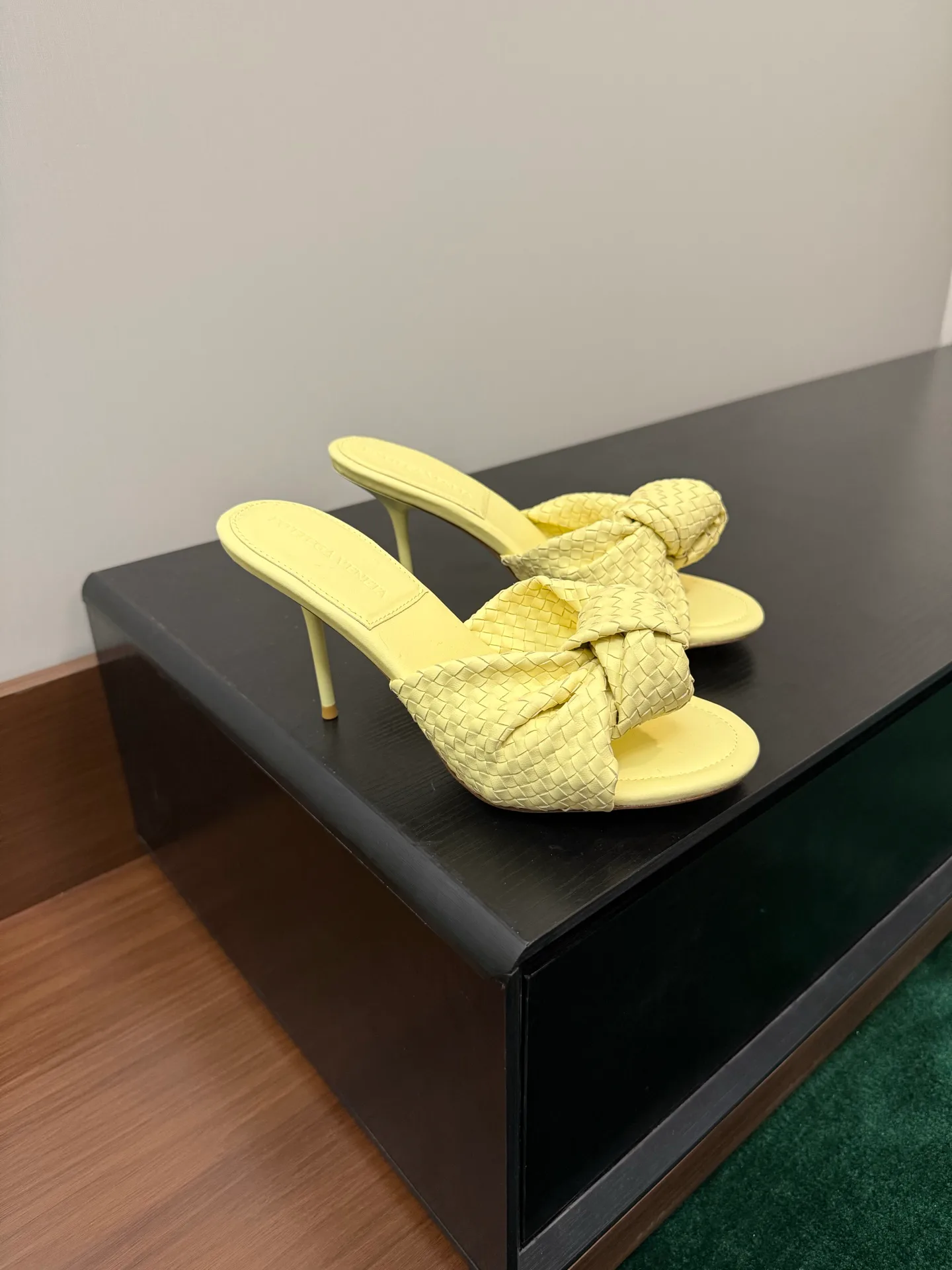 Women's Mules And Clogs BOTTEGA VENETA 17386162