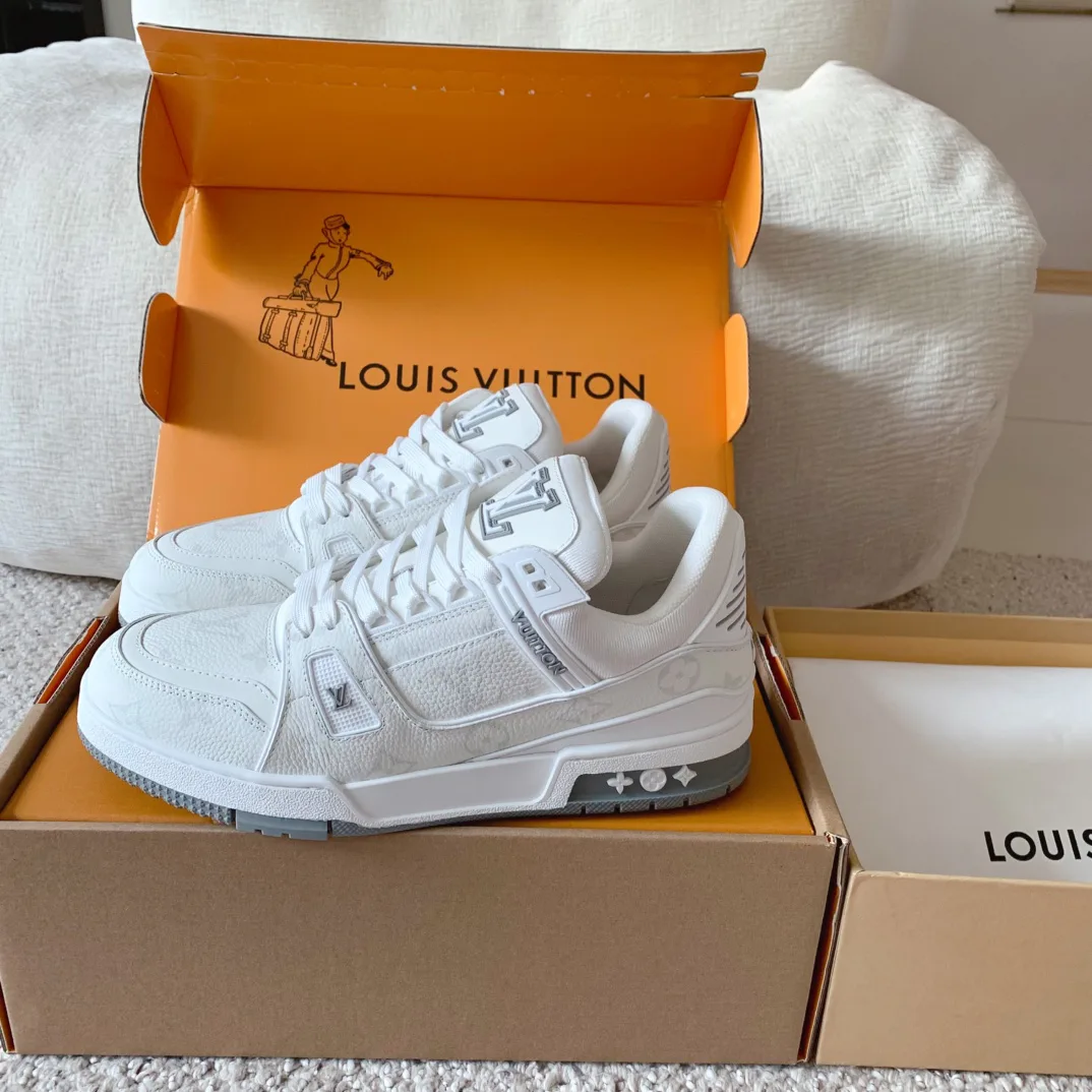 Women's Sneakers LOUIS VUITTON 17963678