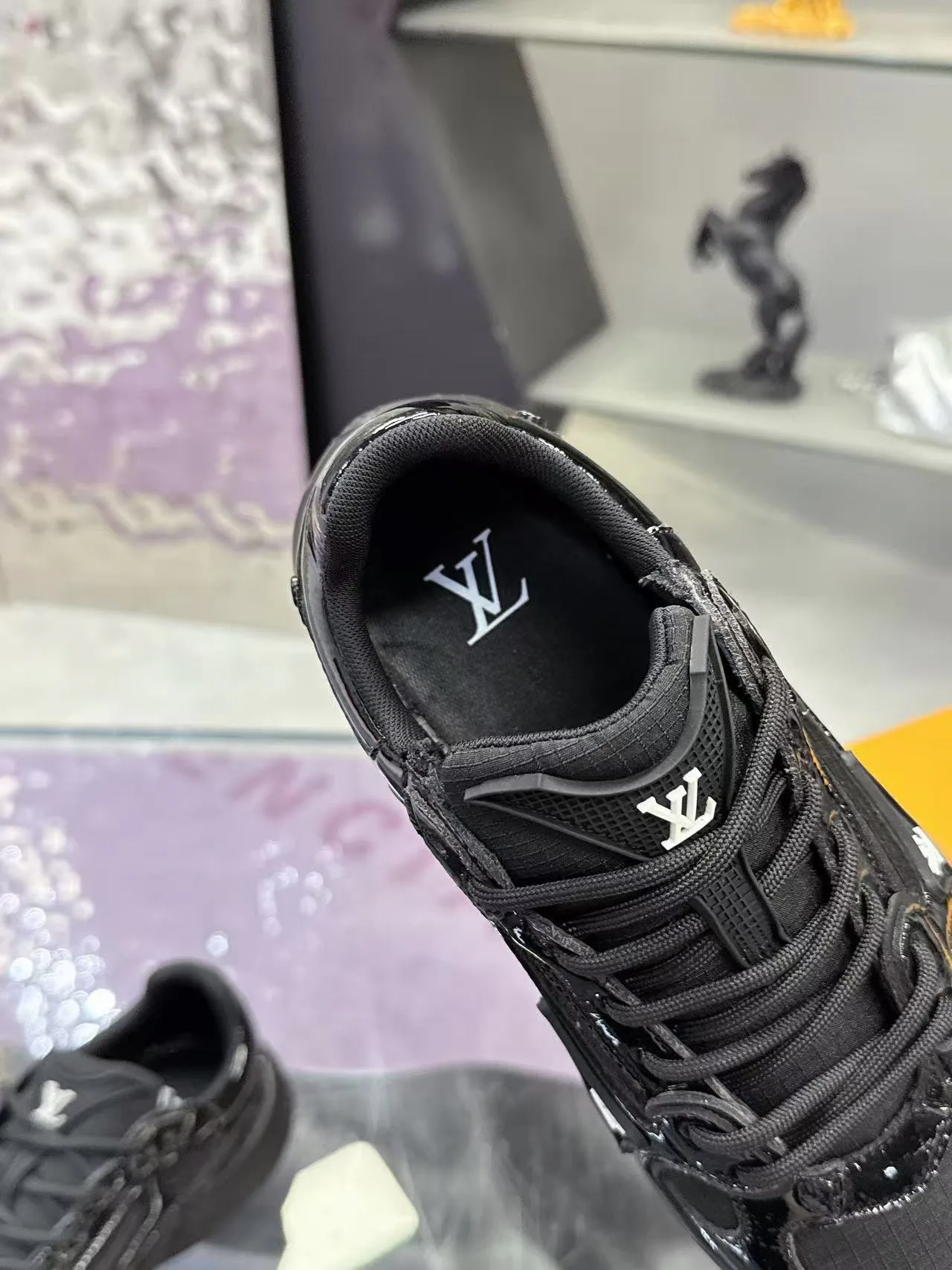 Women's Sneakers LOUIS VUITTON 17530422