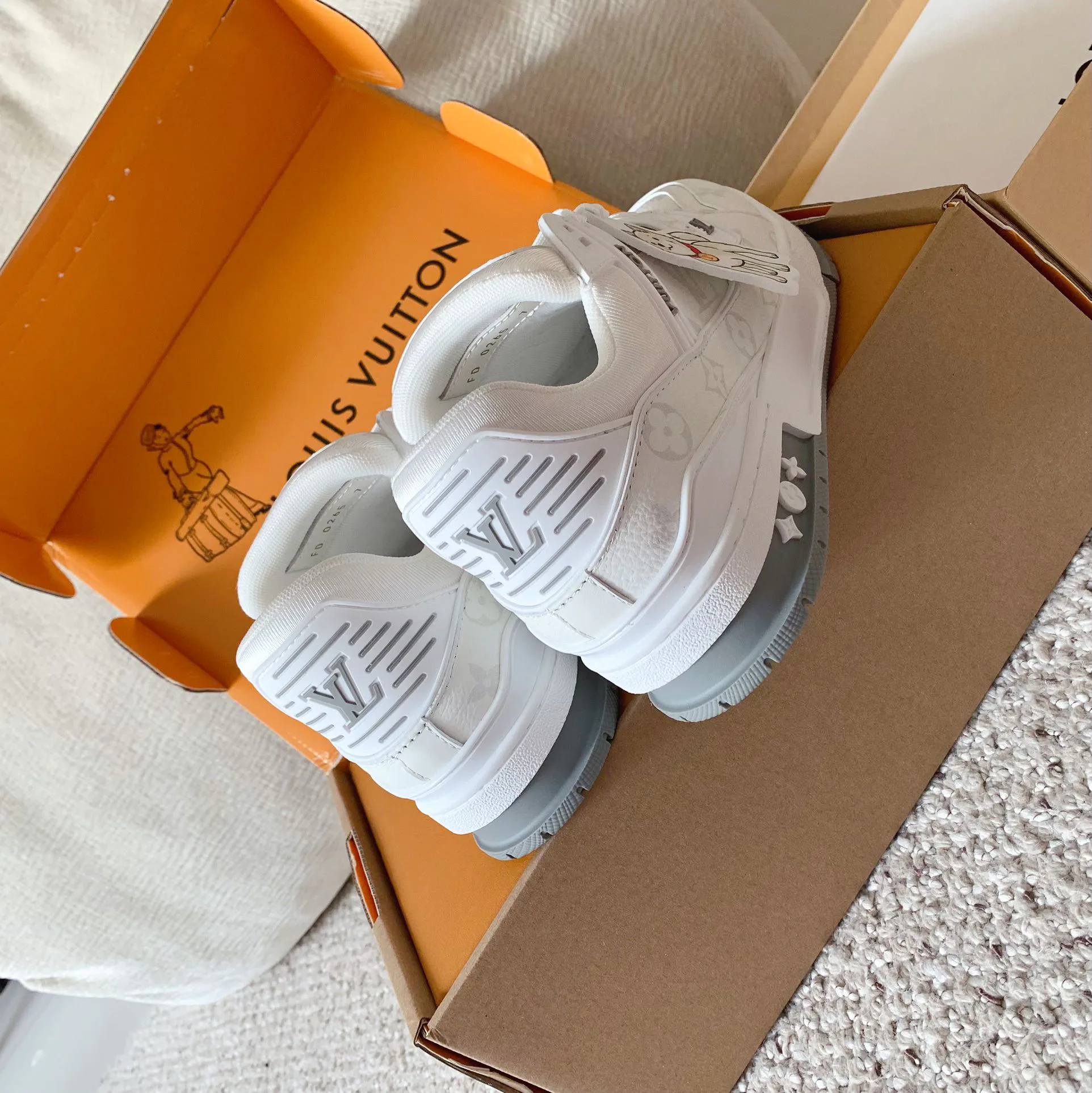Women's Sneakers LOUIS VUITTON 17963678