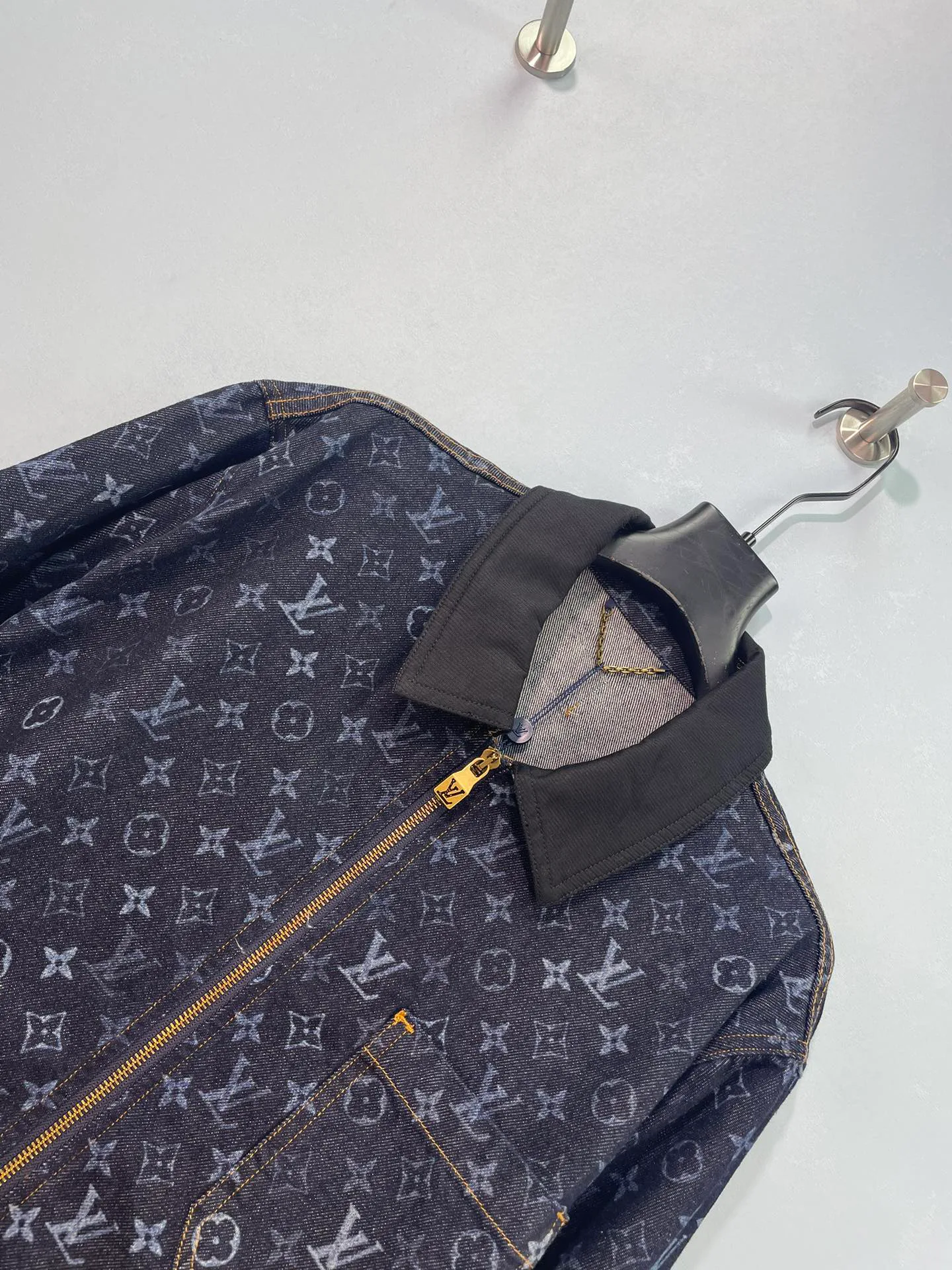Women's Jackets And Down Jackets LOUIS VUITTON 18151417