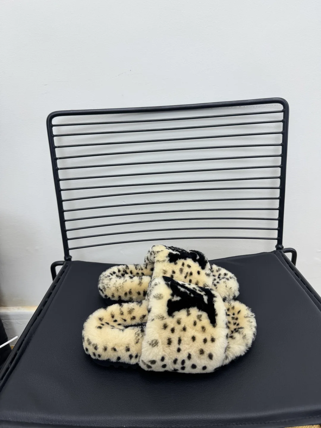 Women's Slippers LOUIS VUITTON 18366817