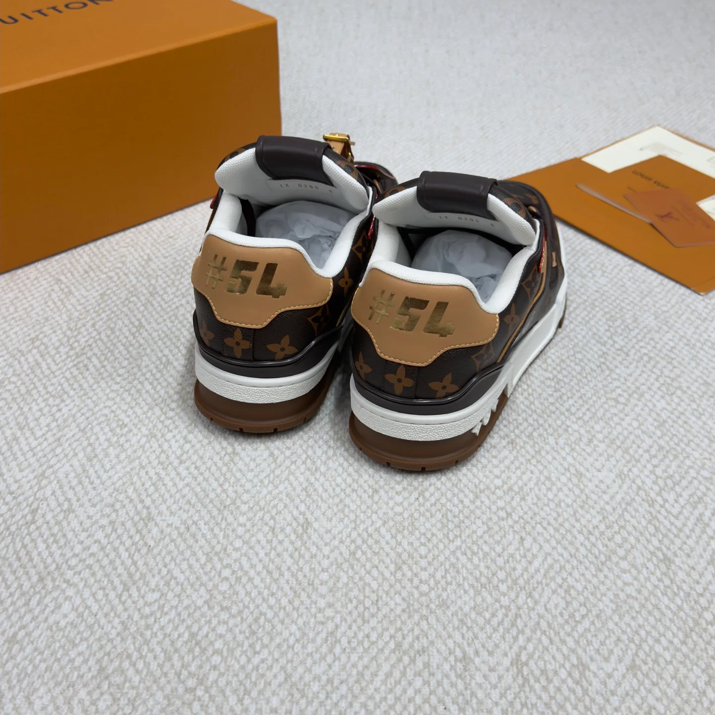 Women's Sneakers LOUIS VUITTON 18265150