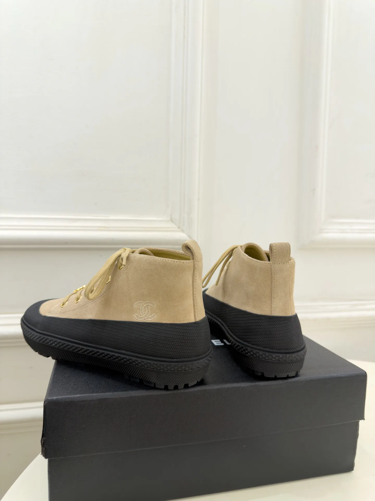 Women's Sneakers CHANEL 18346895