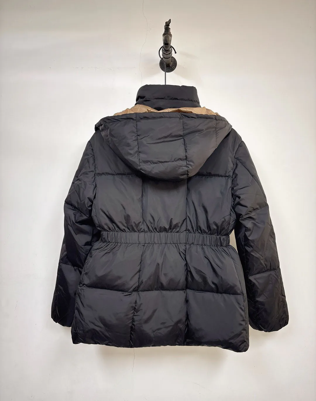 Women's Jackets And Down Jackets MONCLER 17810366