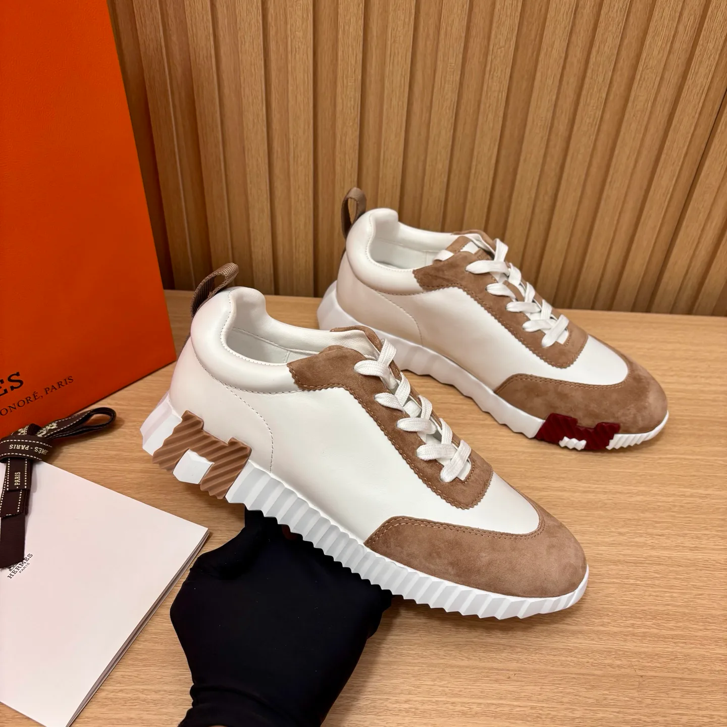 Women's Sneakers LOUIS VUITTON 18438925